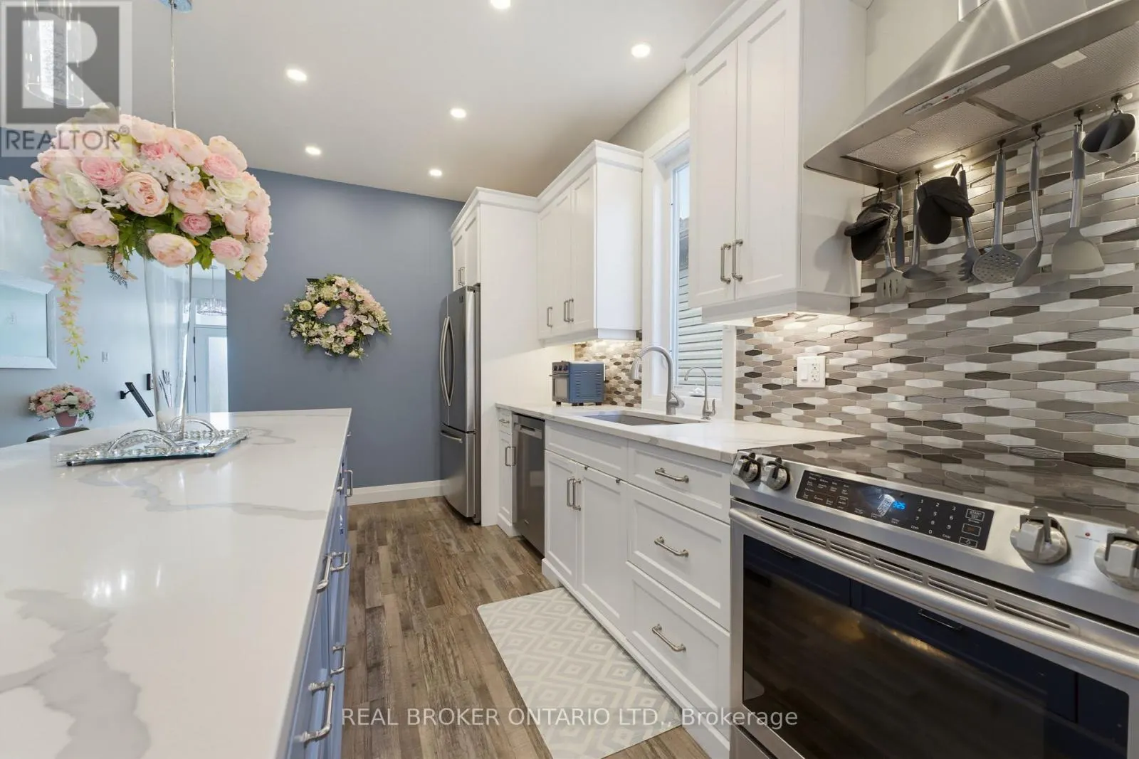 98 WOODBERRY CRESCENT