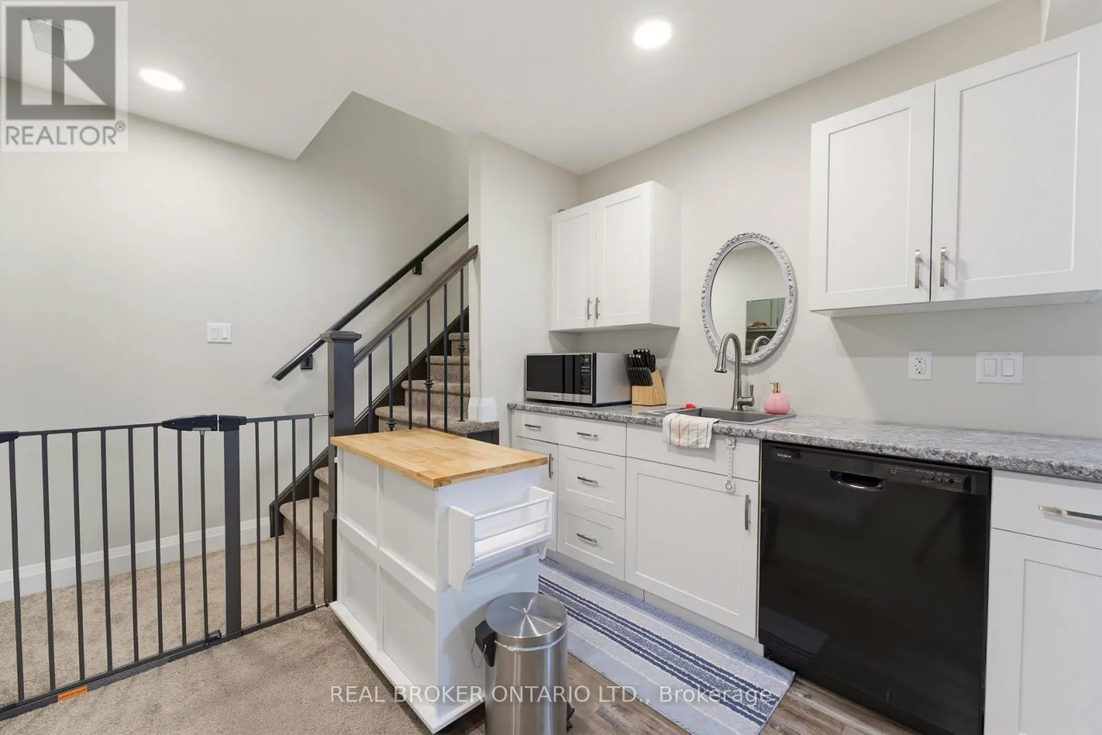98 WOODBERRY CRESCENT