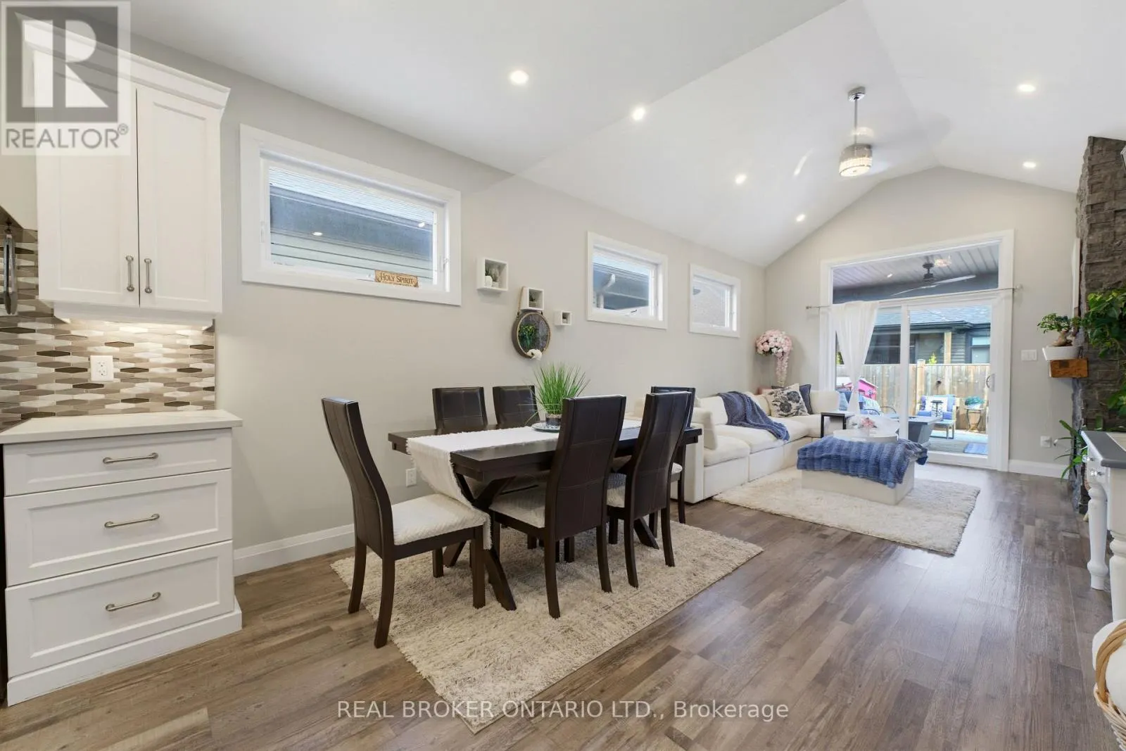 98 WOODBERRY CRESCENT