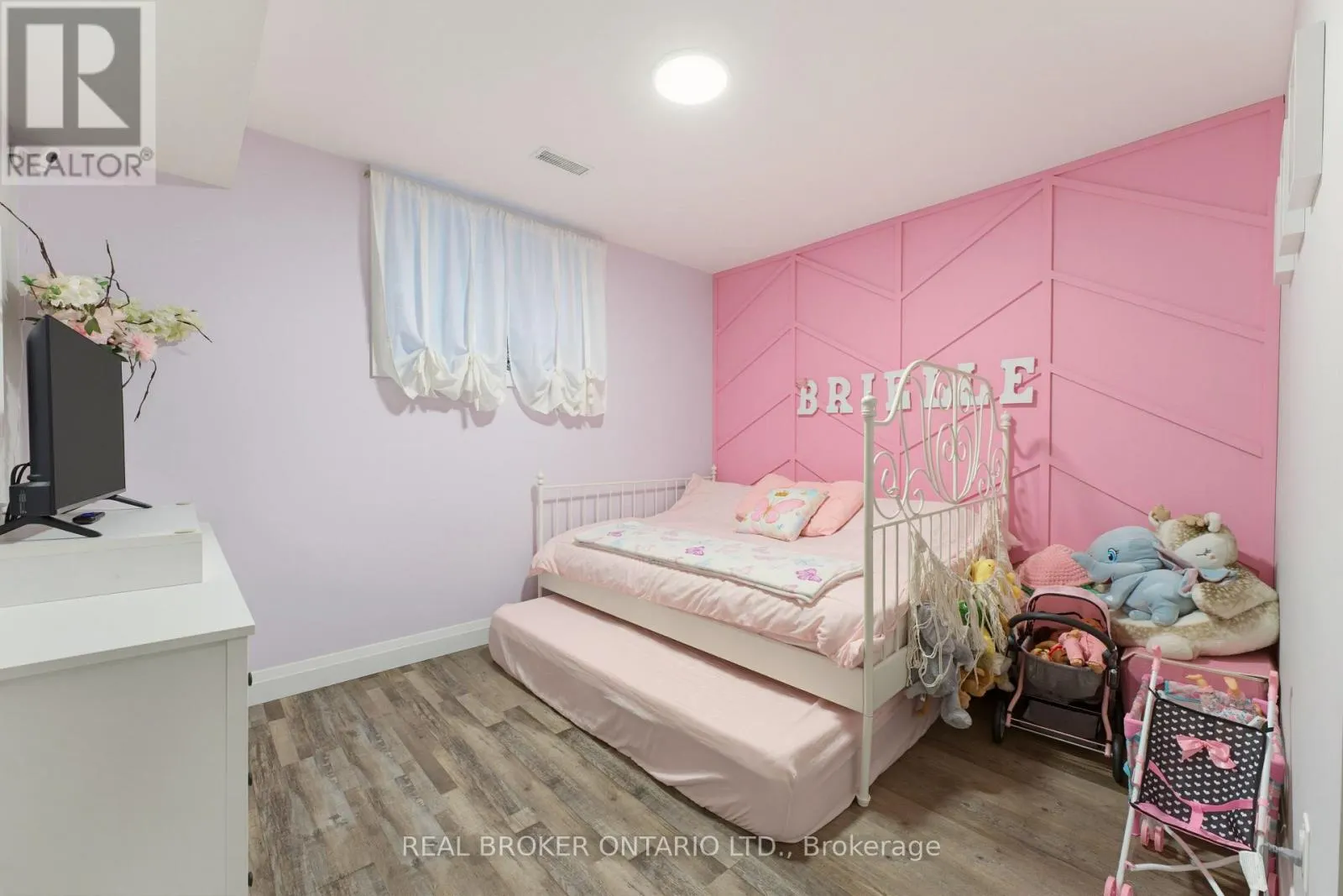98 WOODBERRY CRESCENT