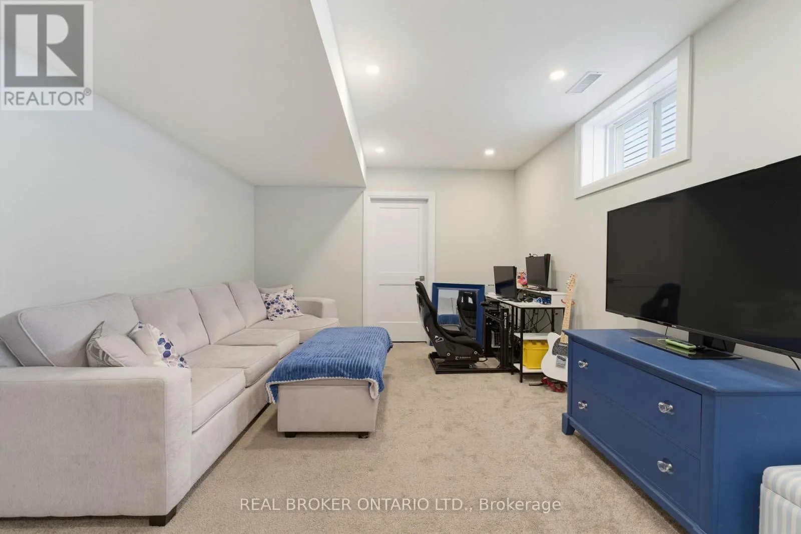 98 WOODBERRY CRESCENT