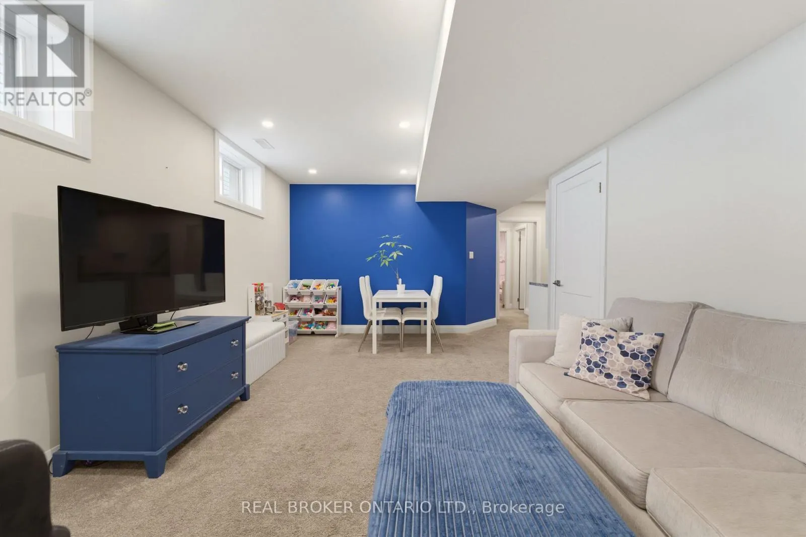 98 WOODBERRY CRESCENT