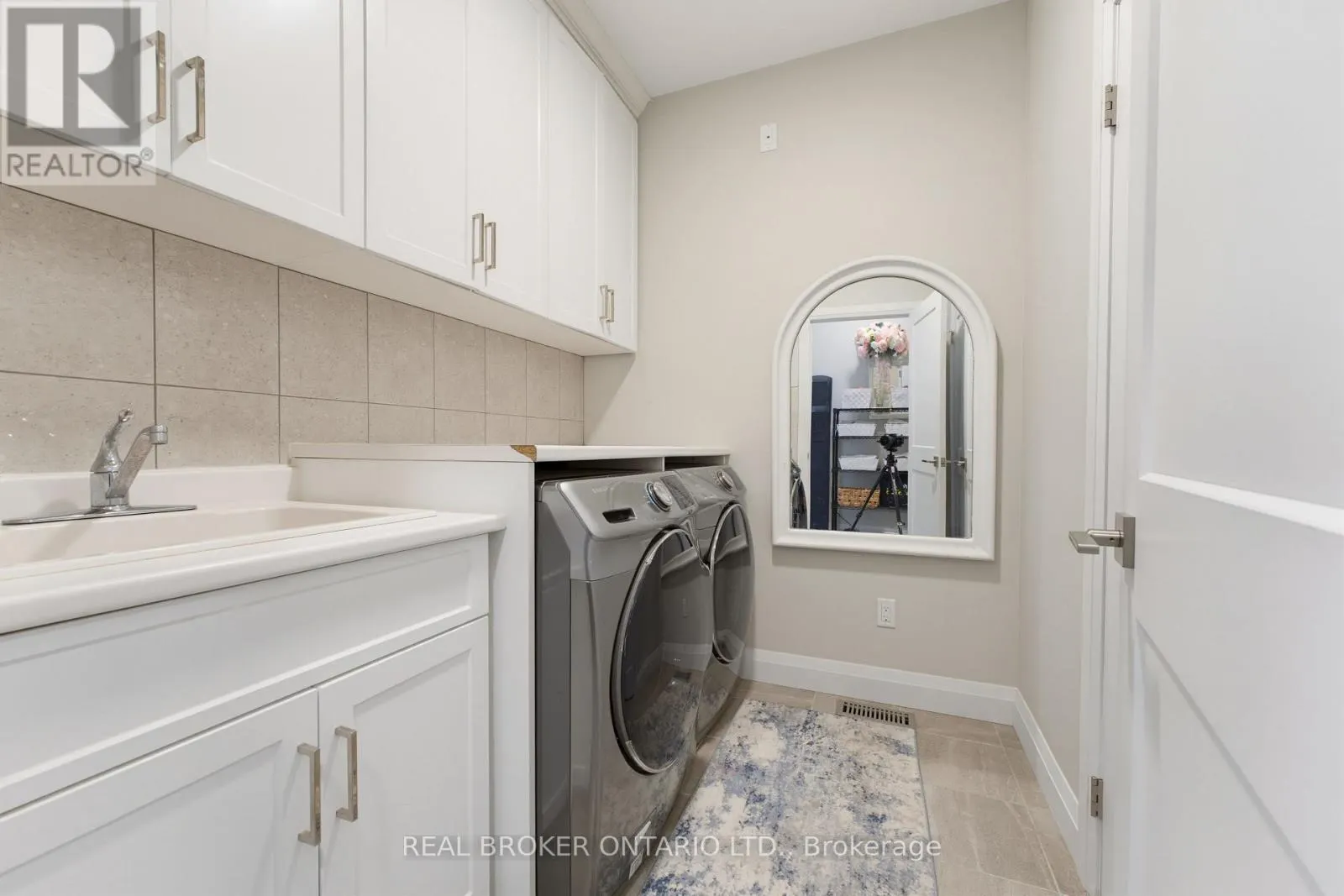 98 WOODBERRY CRESCENT