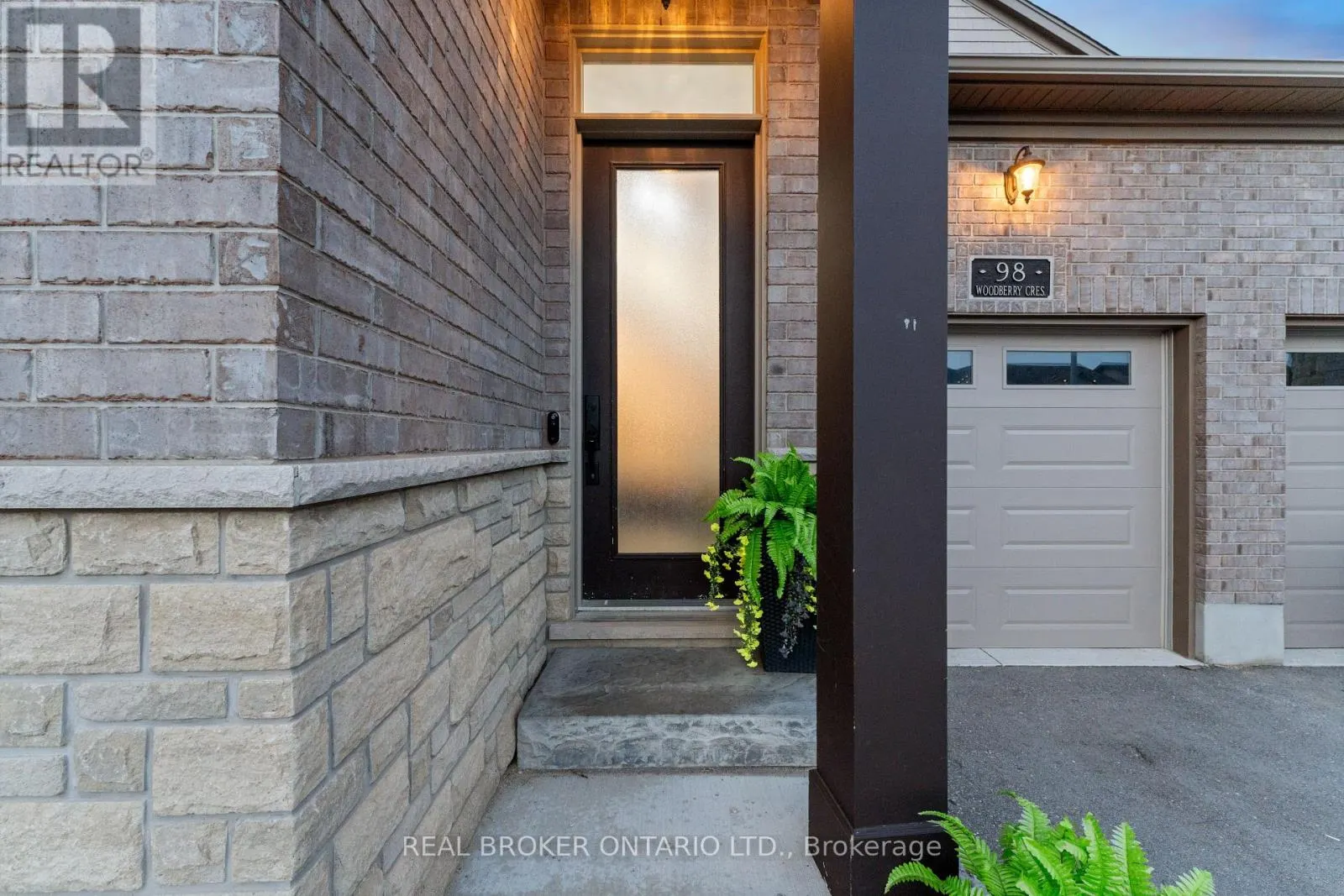98 WOODBERRY CRESCENT