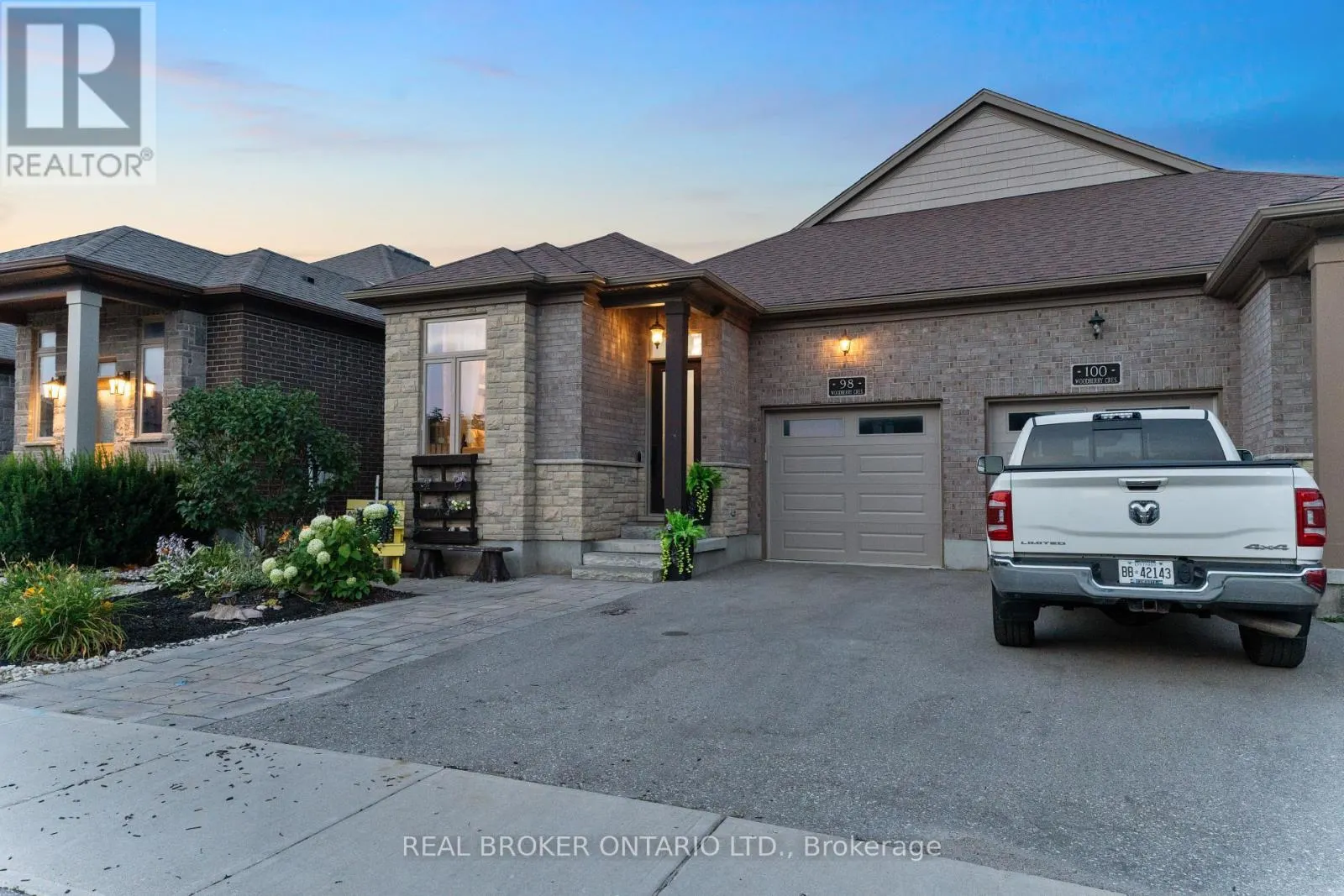 98 WOODBERRY CRESCENT