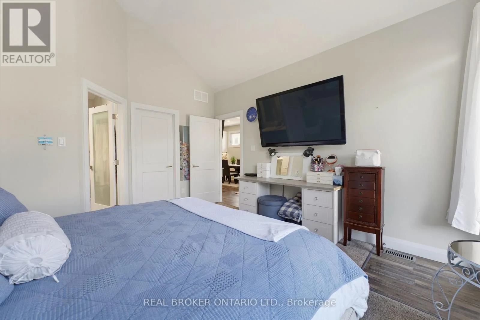 98 WOODBERRY CRESCENT