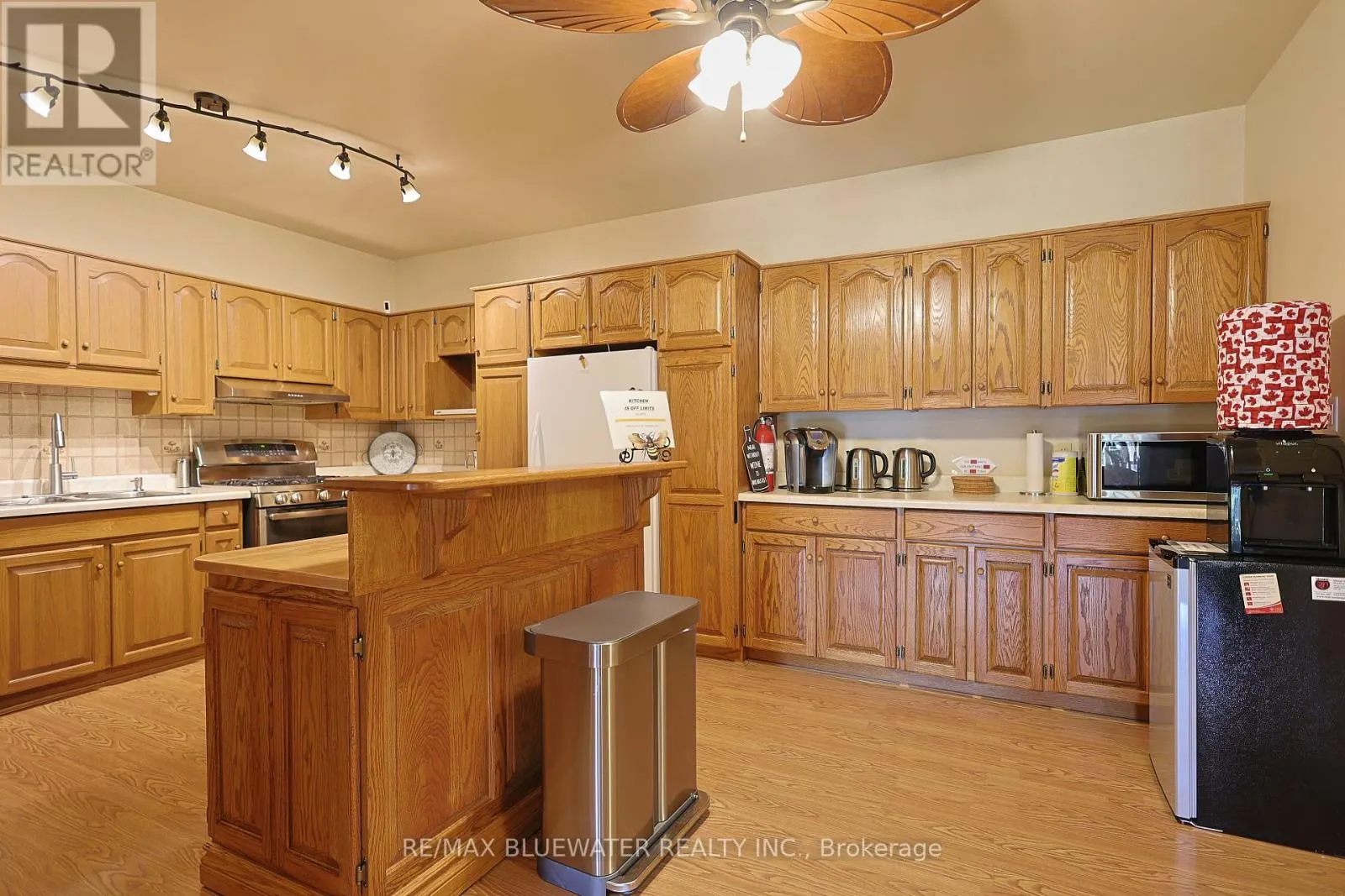 7196 OUTER DRIVE