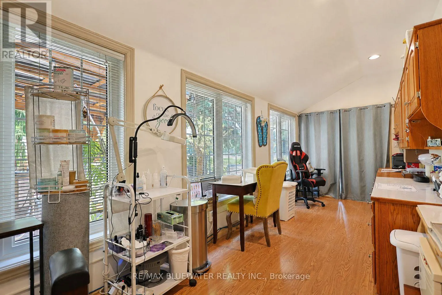7196 OUTER DRIVE