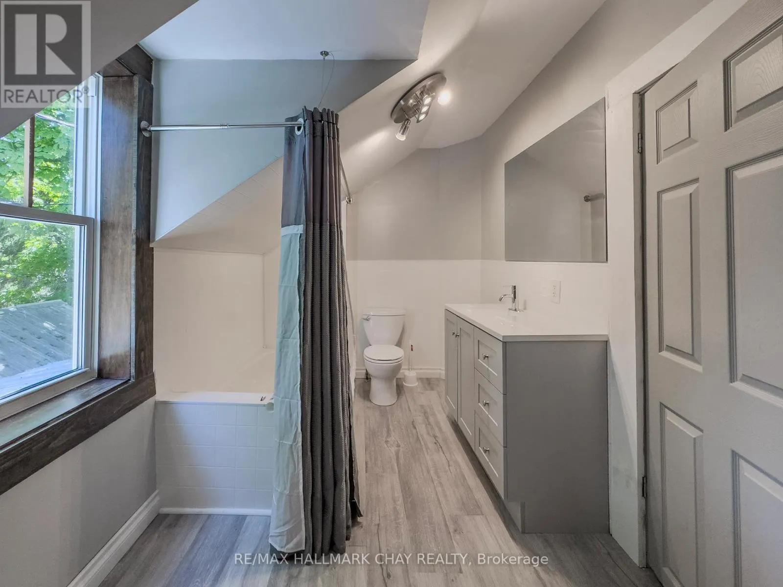 635 FIRST STREET S