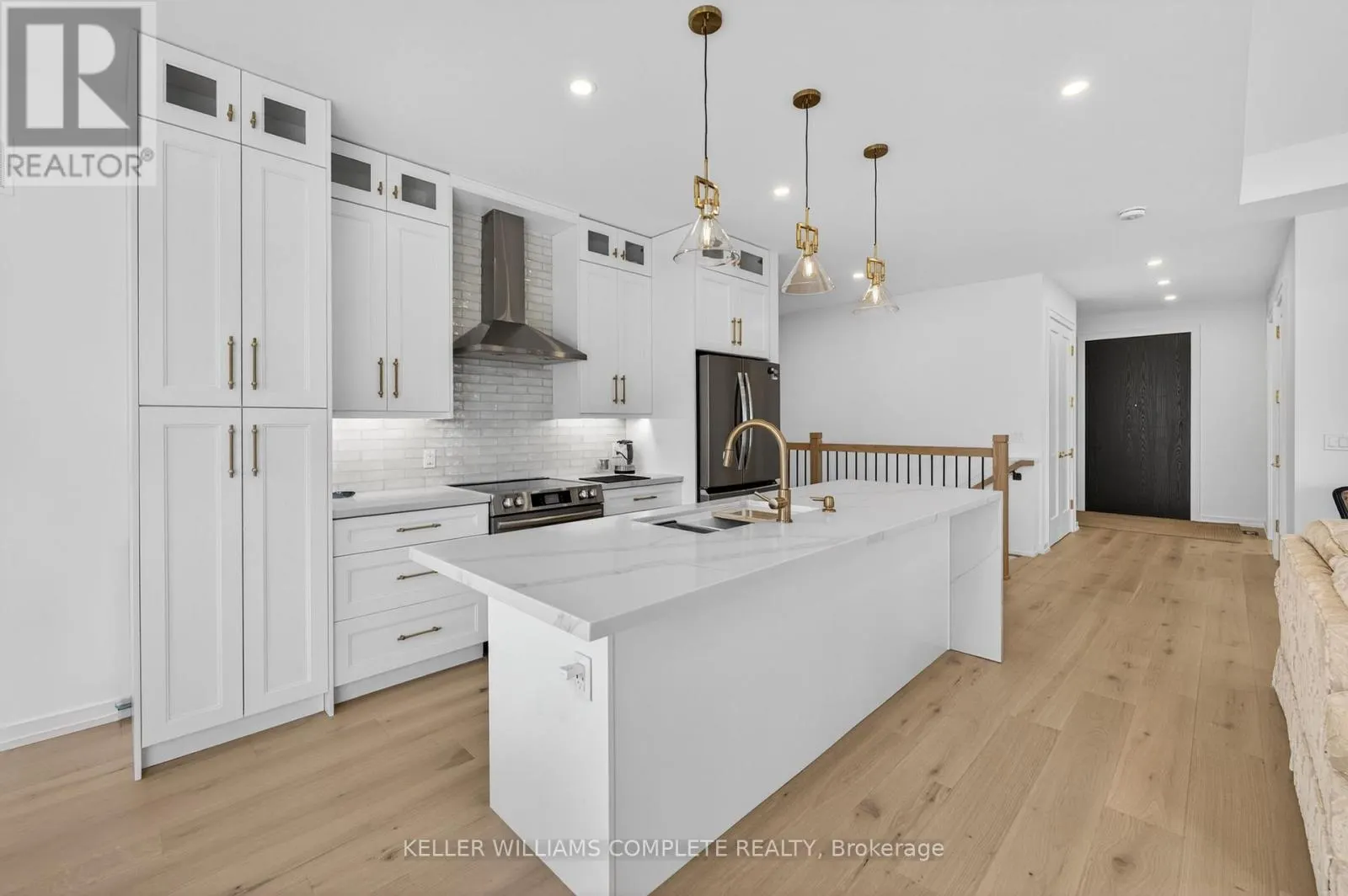 3310 BETHUNE AVENUE