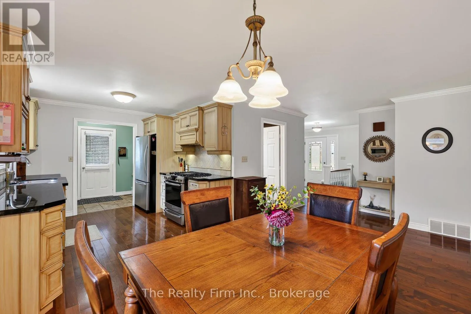 19 WELLINGTON STREET W