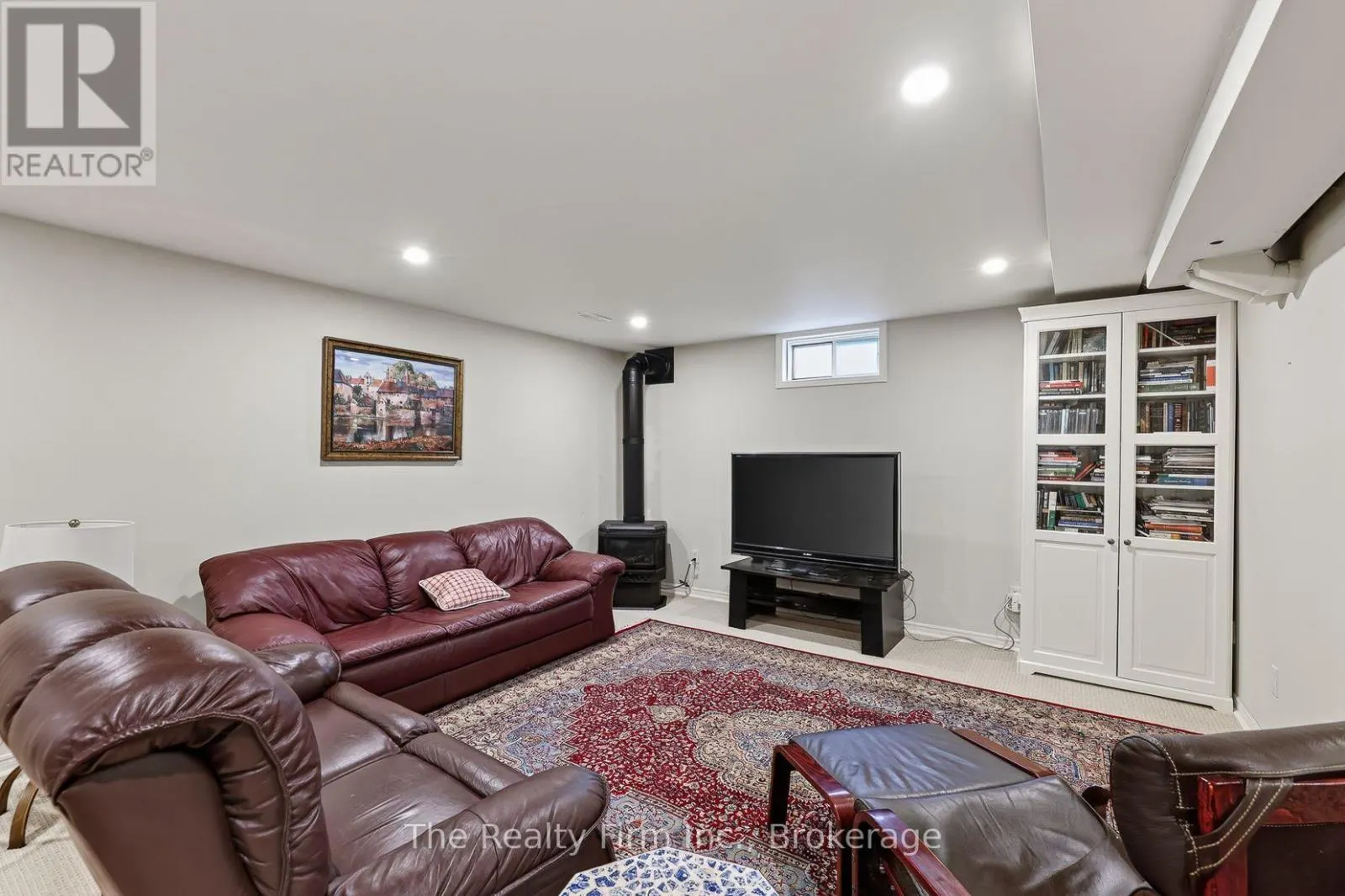 19 WELLINGTON STREET W