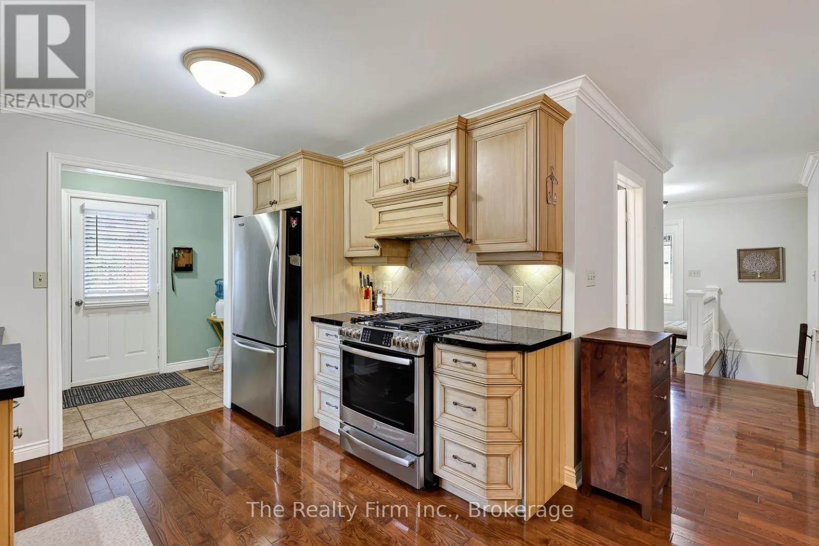 19 WELLINGTON STREET W