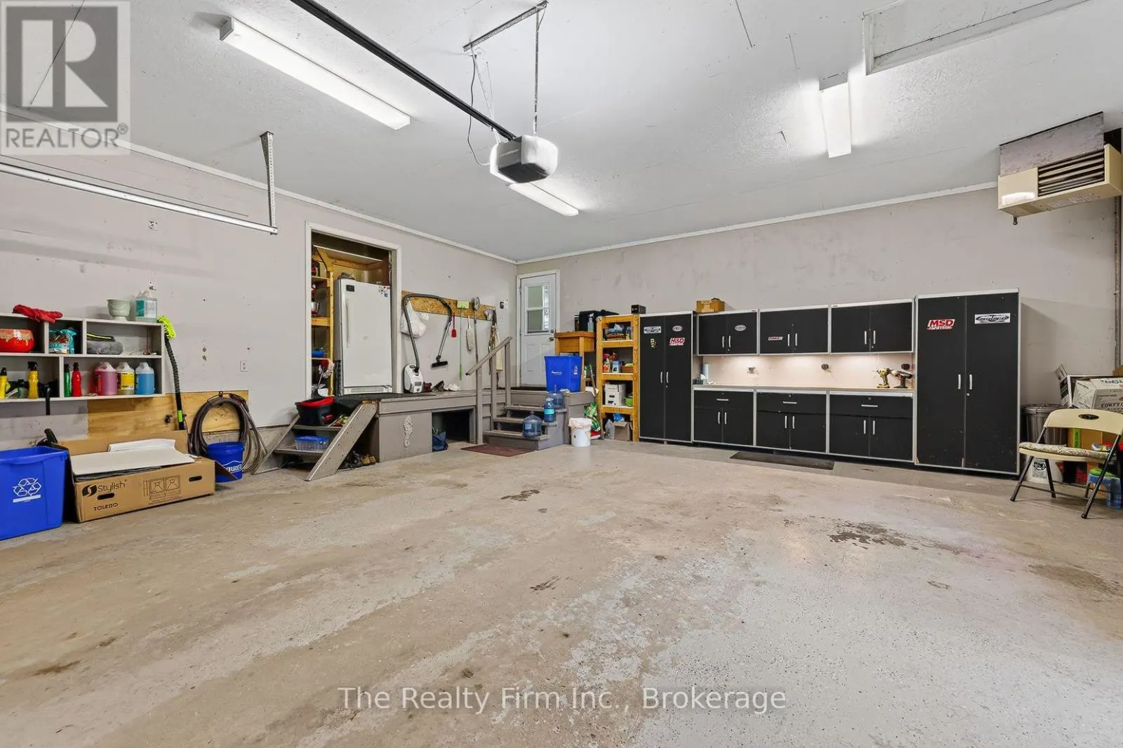 19 WELLINGTON STREET W