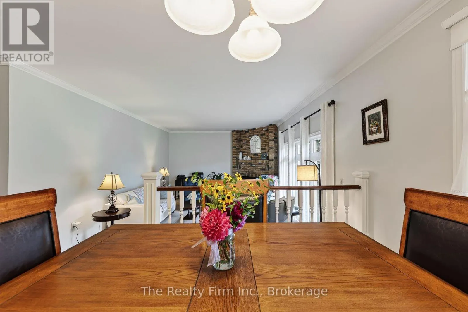 19 WELLINGTON STREET W