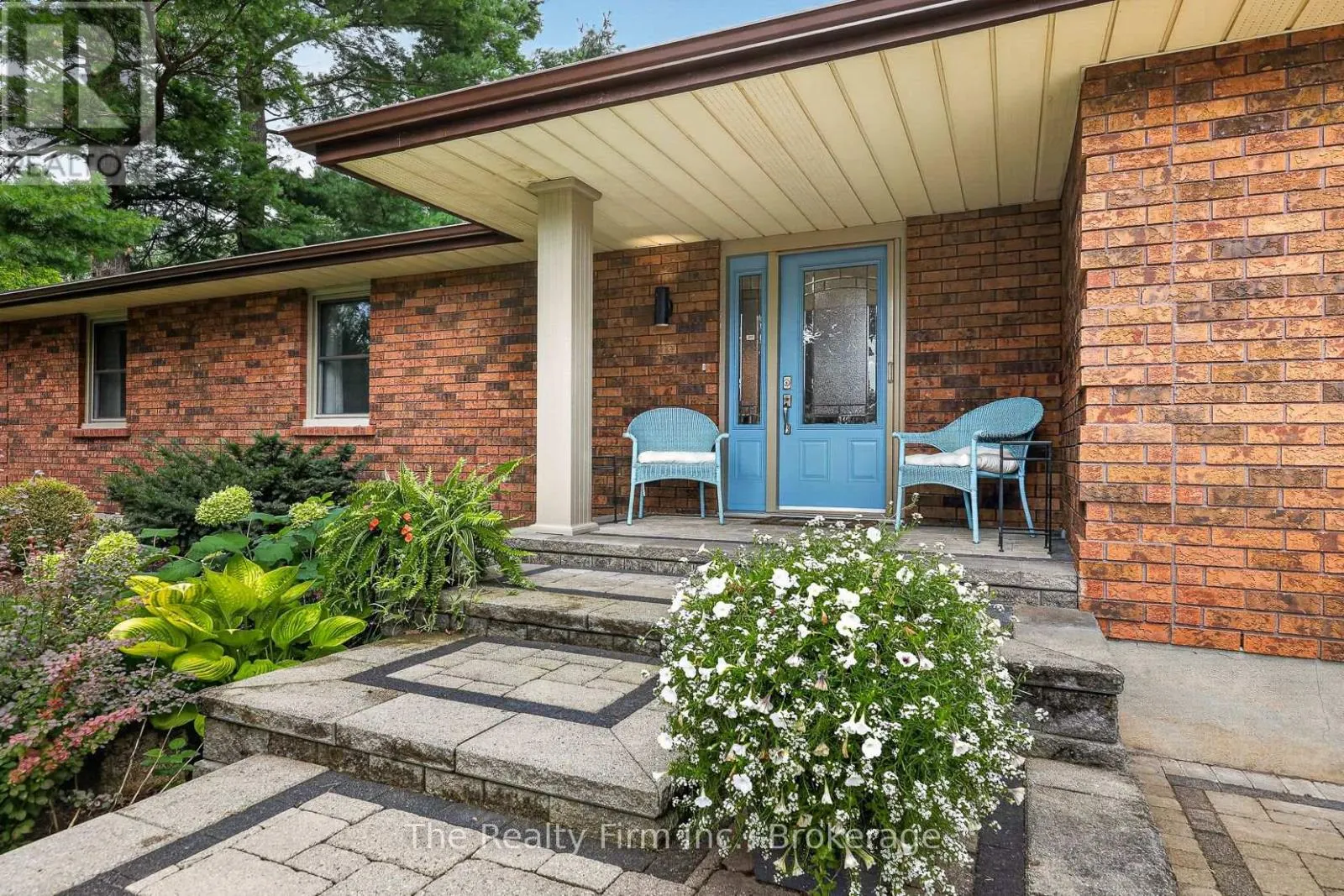19 WELLINGTON STREET W
