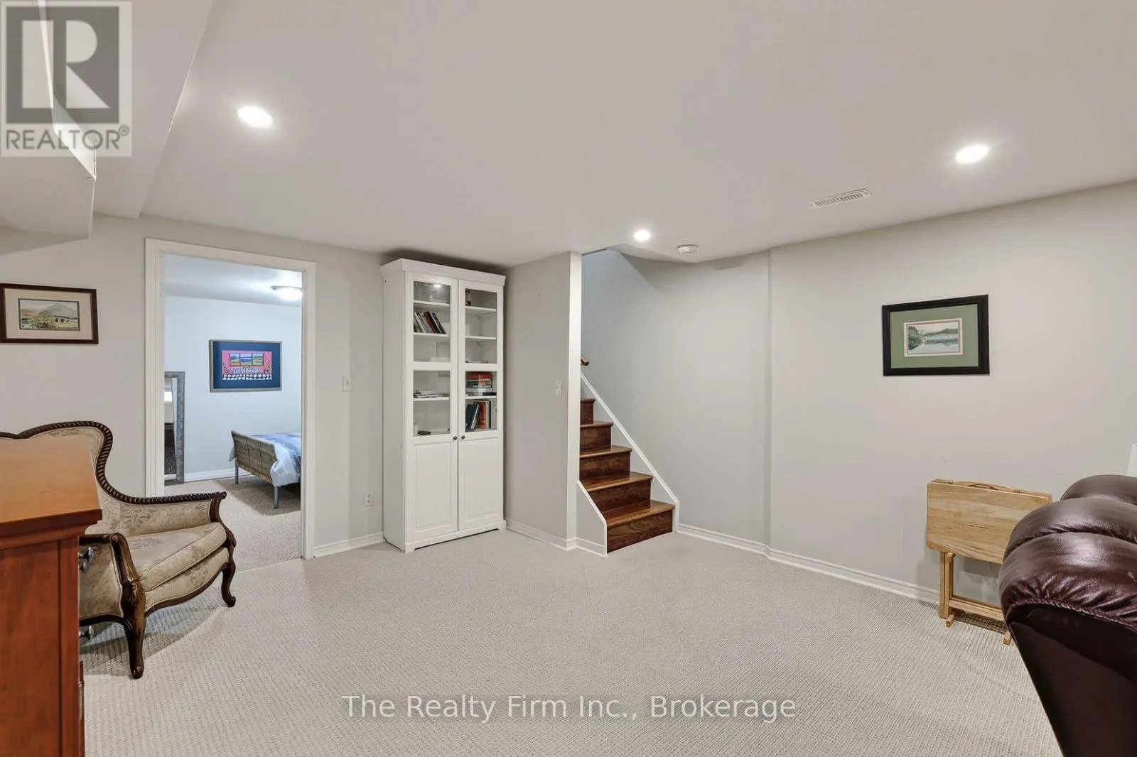 19 WELLINGTON STREET W