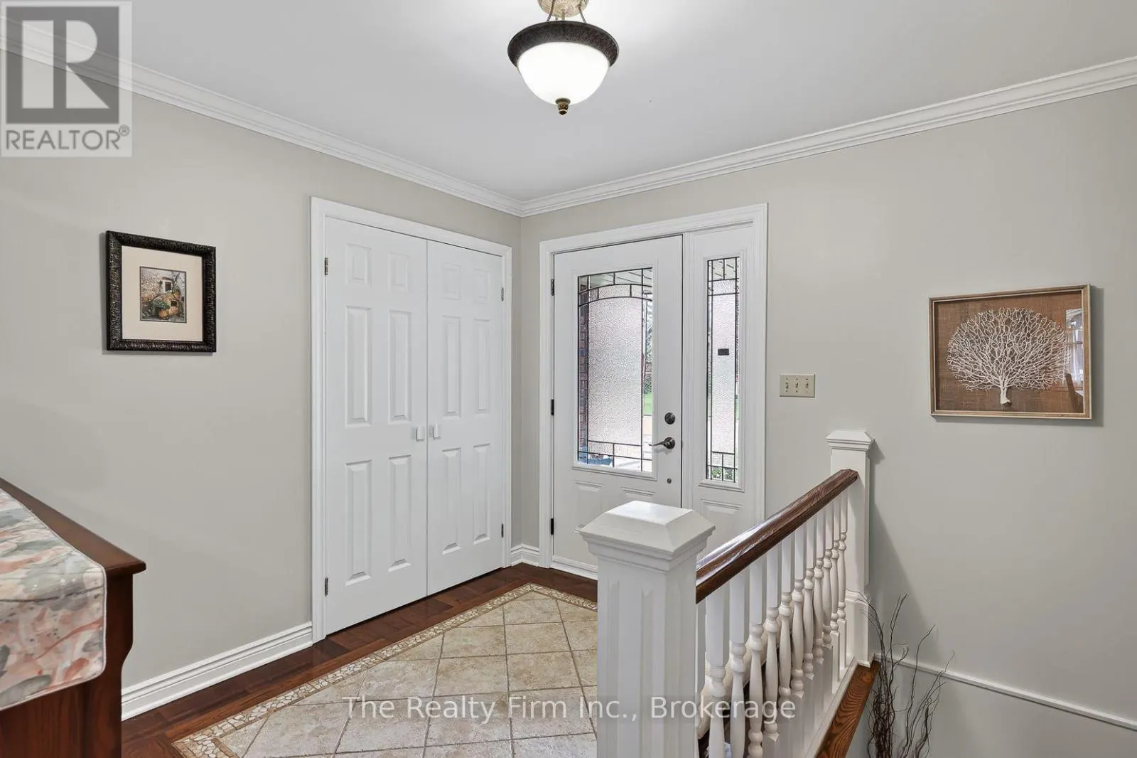 19 WELLINGTON STREET W