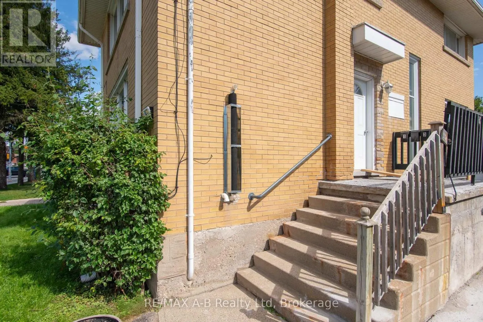 727 FREDERICK STREET