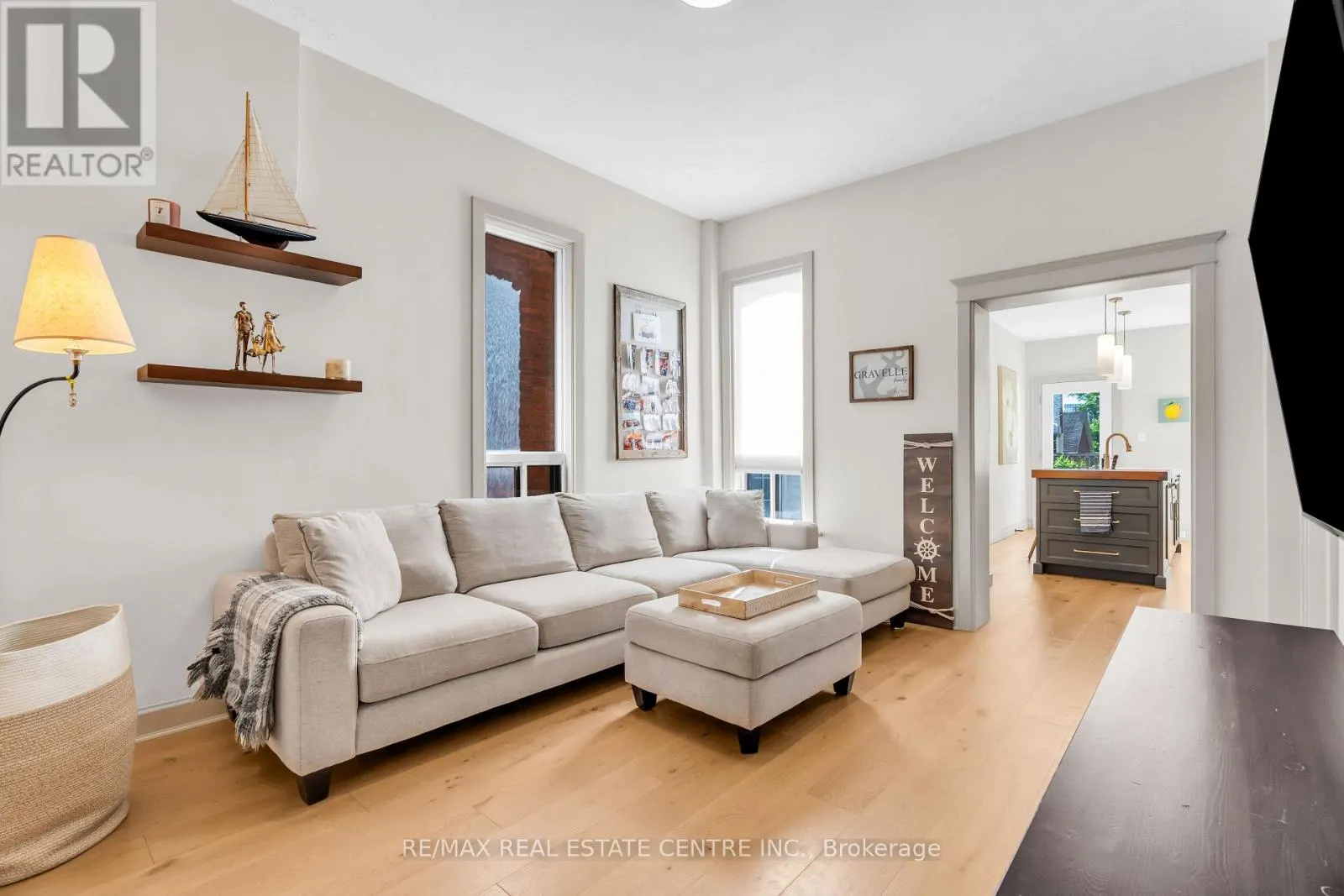 76 PEARL STREET N