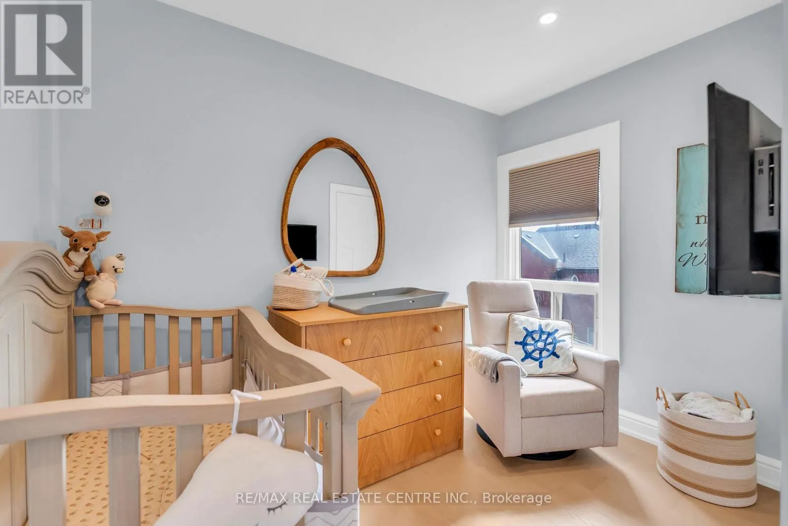 76 PEARL STREET N