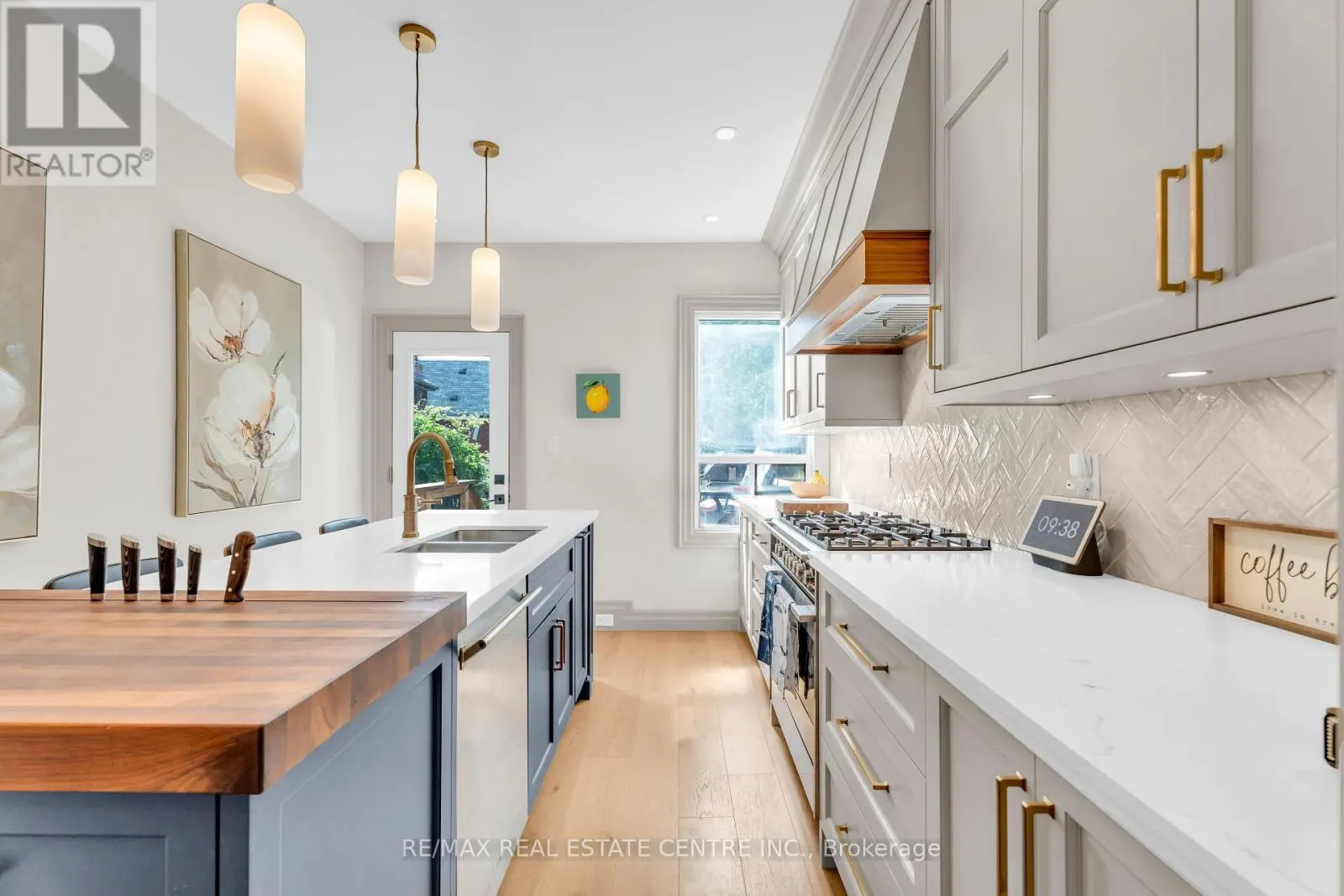 76 PEARL STREET N