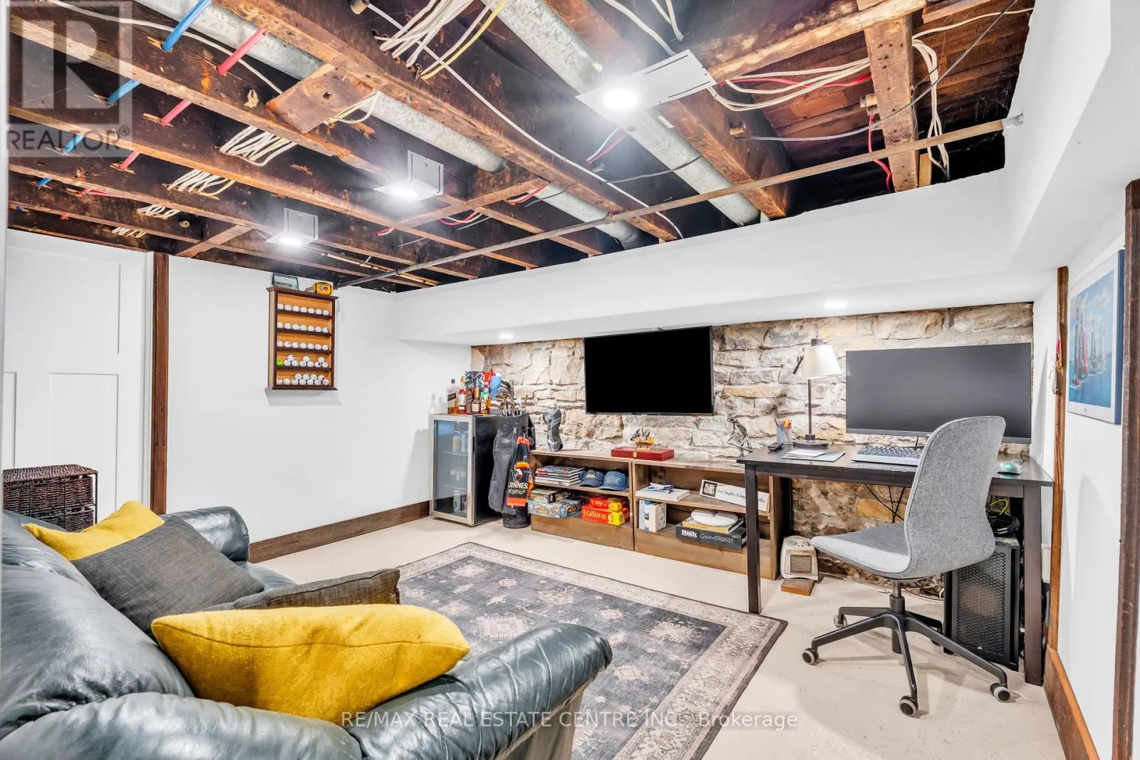 76 PEARL STREET N