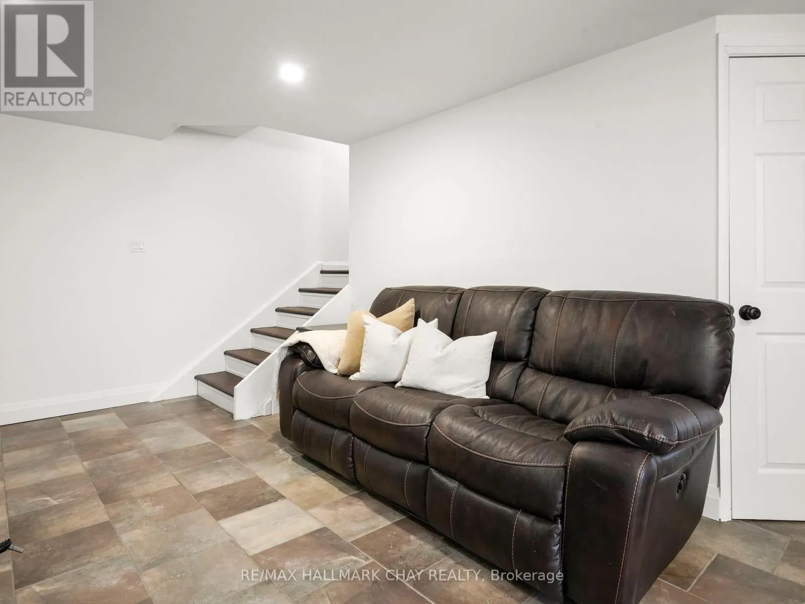 42 MOUNTAINVIEW ROAD