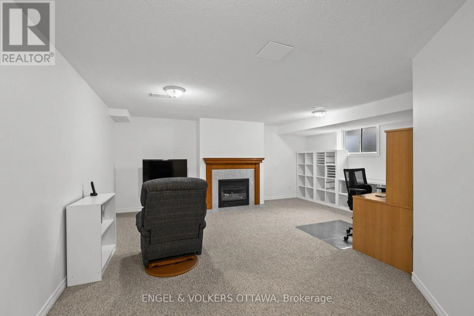 268 HORSESHOE CRESCENT