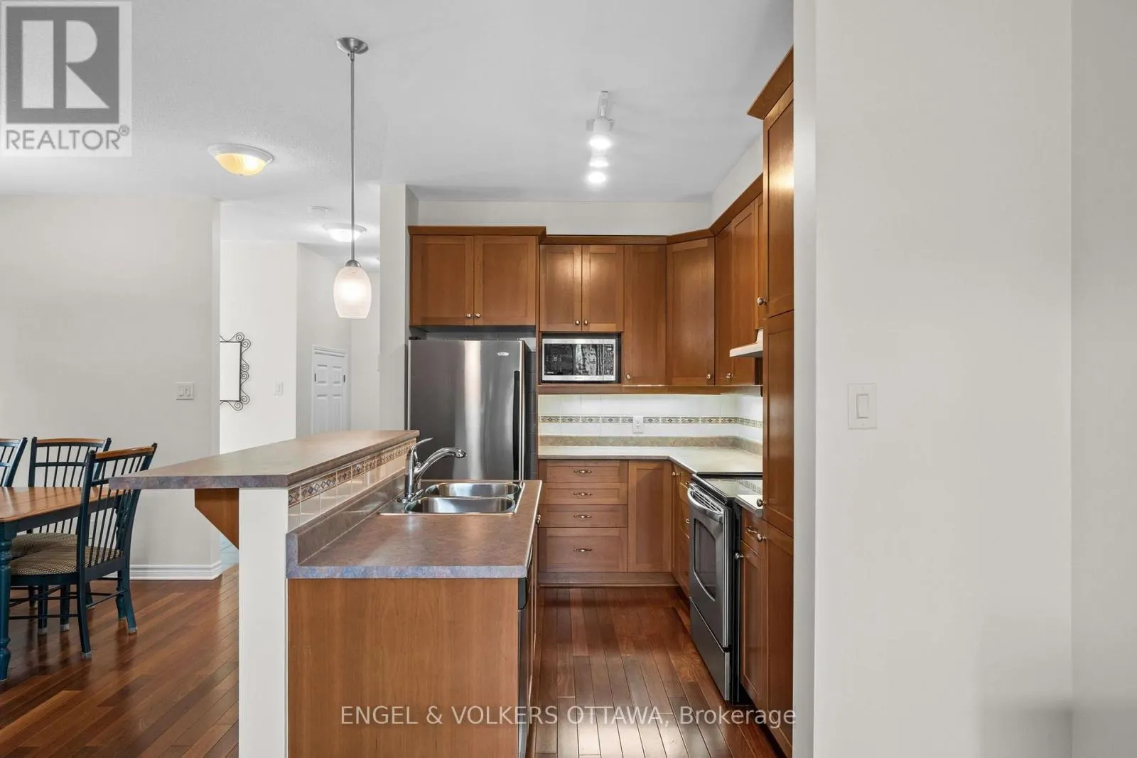 268 HORSESHOE CRESCENT