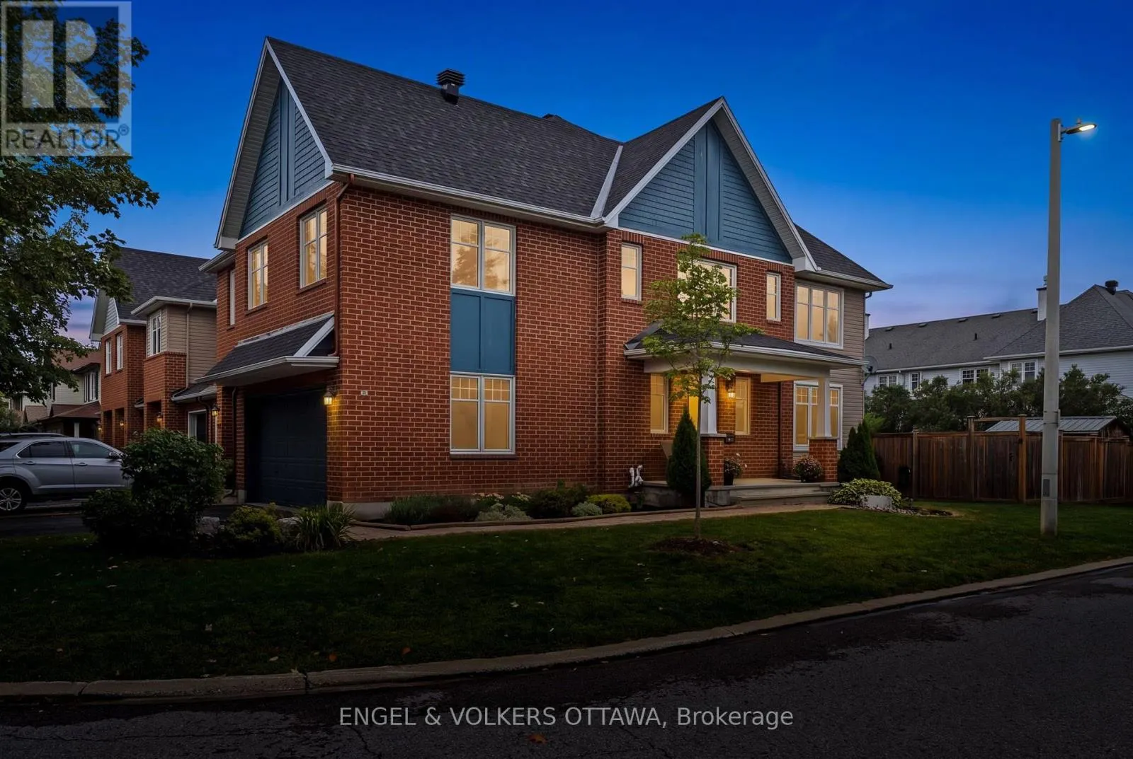 268 HORSESHOE CRESCENT