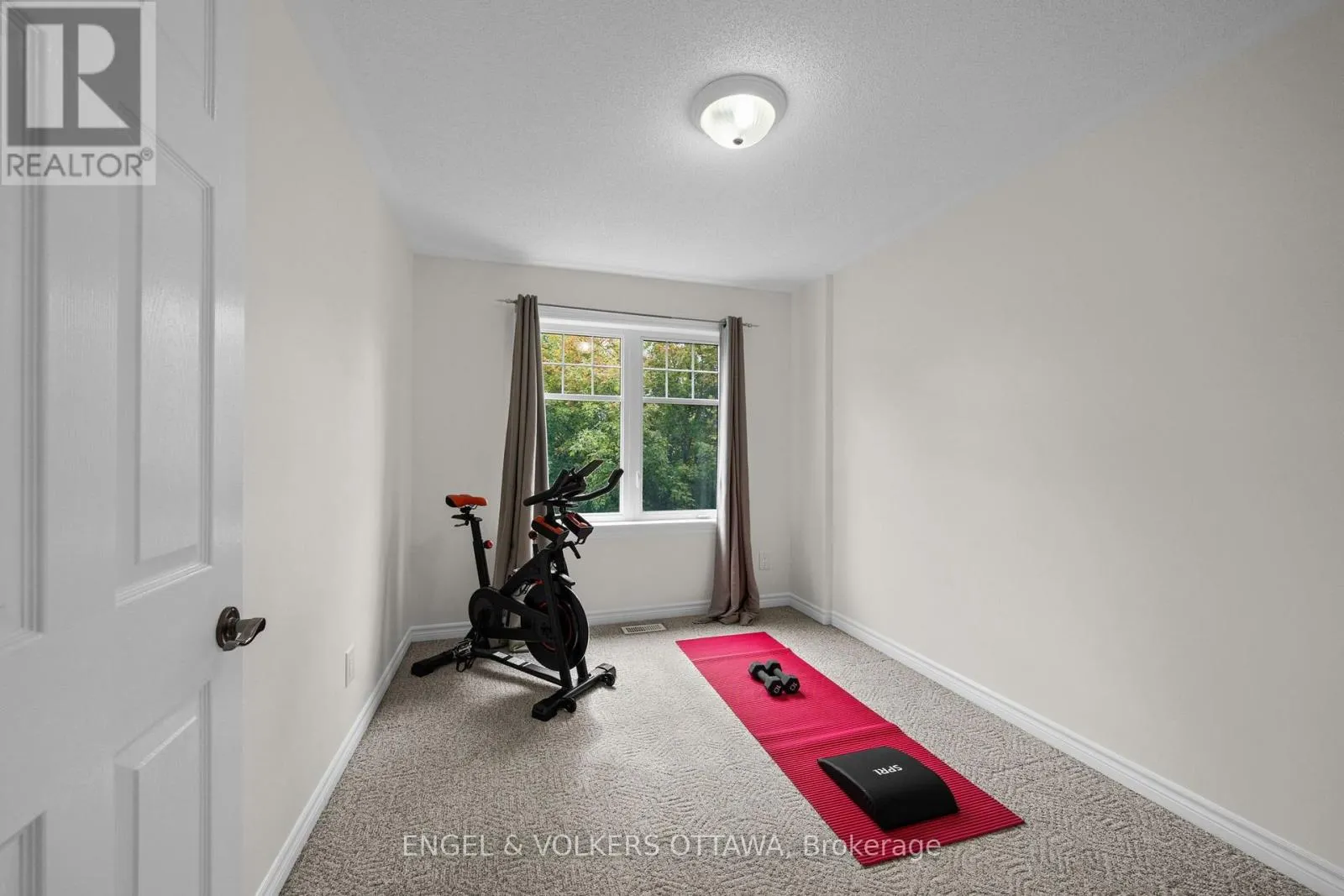 268 HORSESHOE CRESCENT