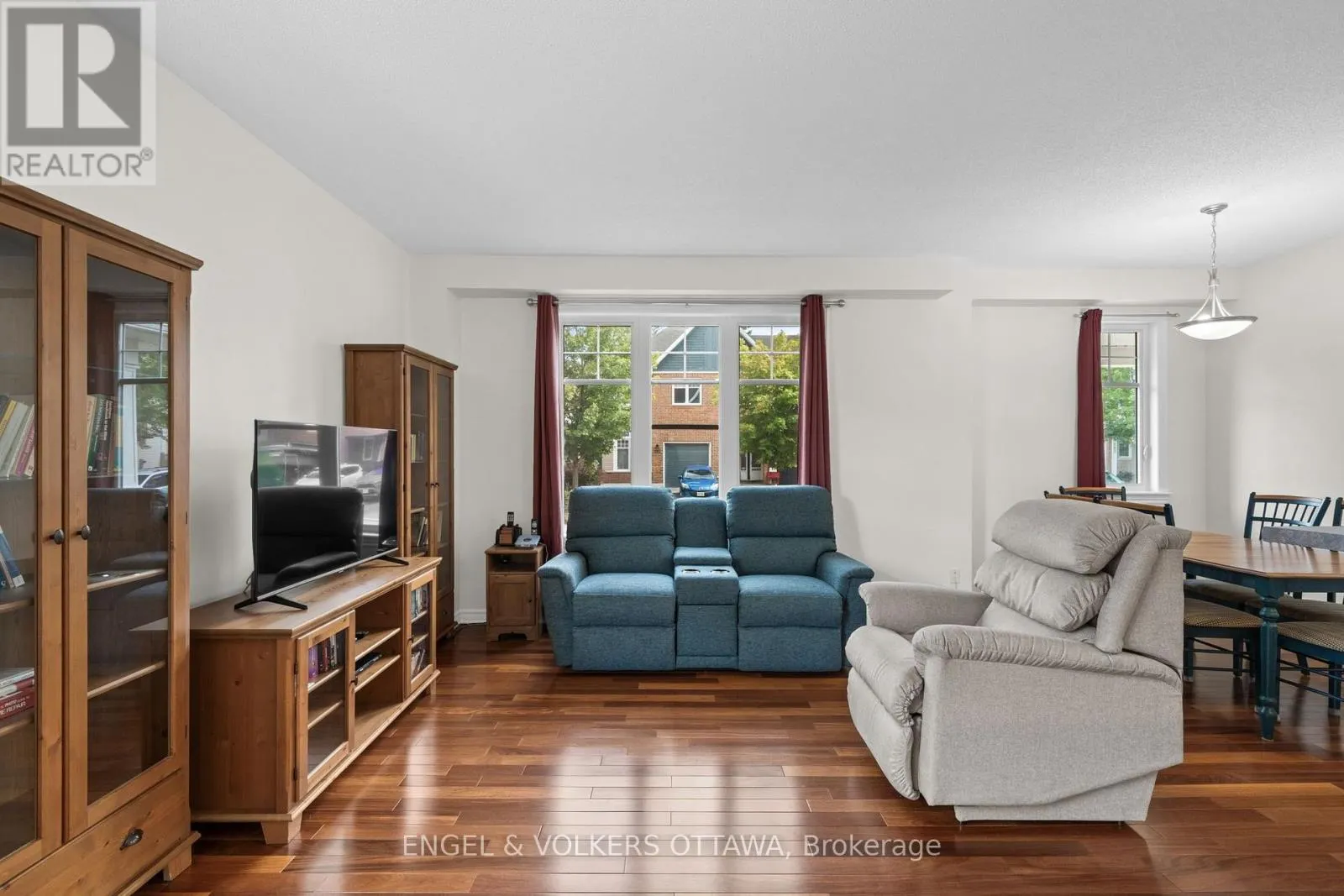 268 HORSESHOE CRESCENT
