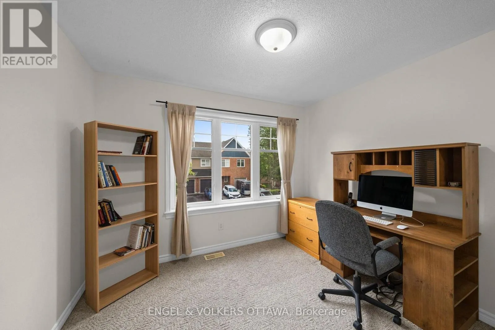 268 HORSESHOE CRESCENT