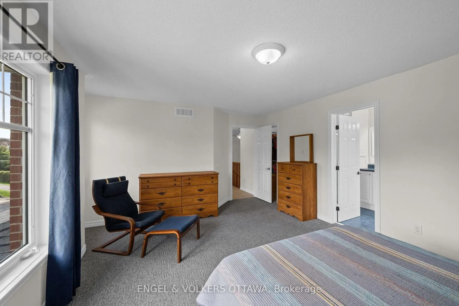 268 HORSESHOE CRESCENT