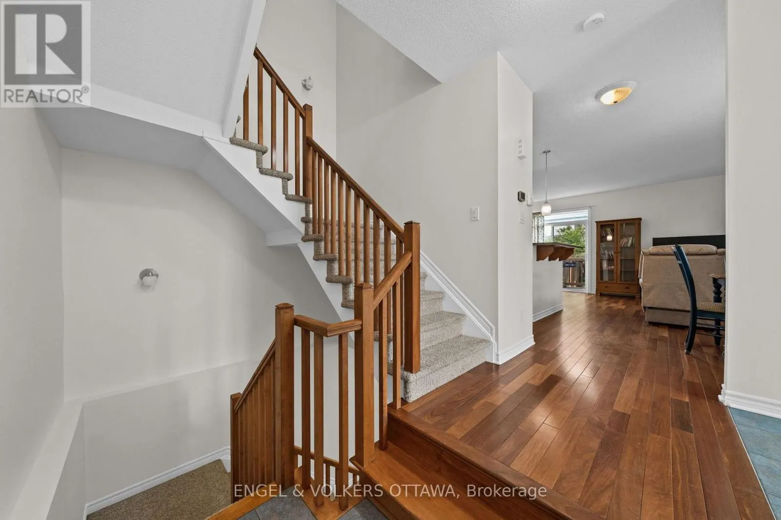 268 HORSESHOE CRESCENT