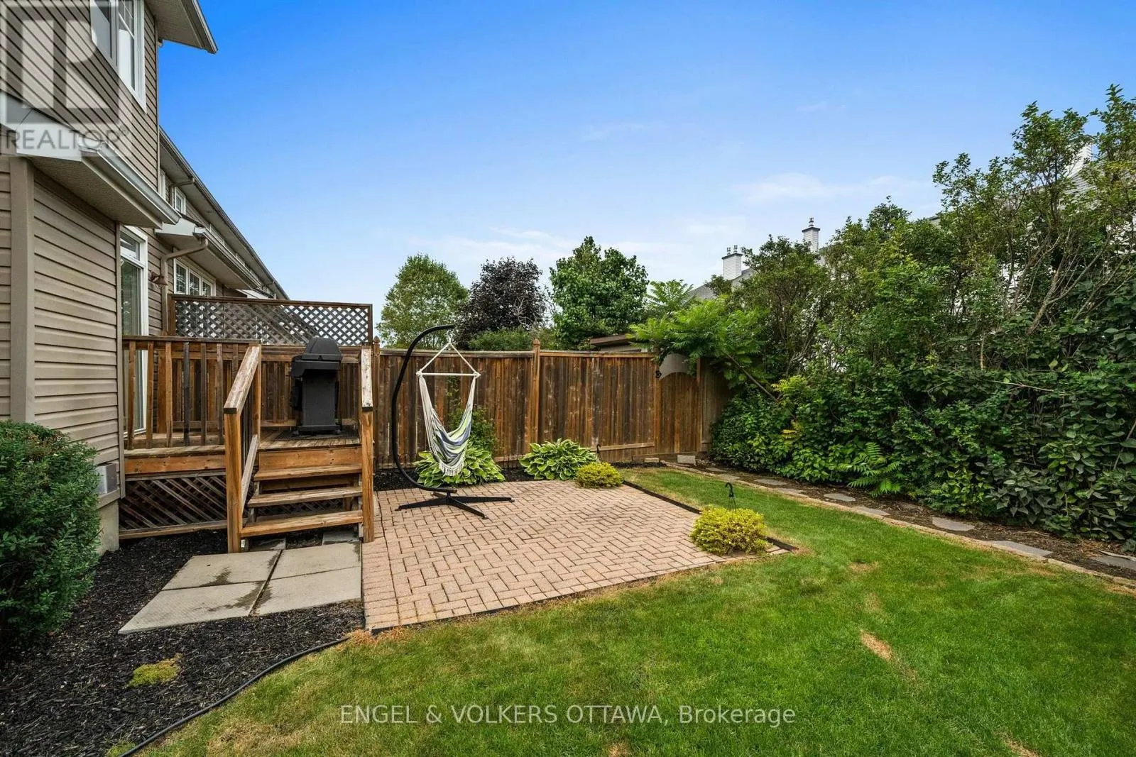 268 HORSESHOE CRESCENT