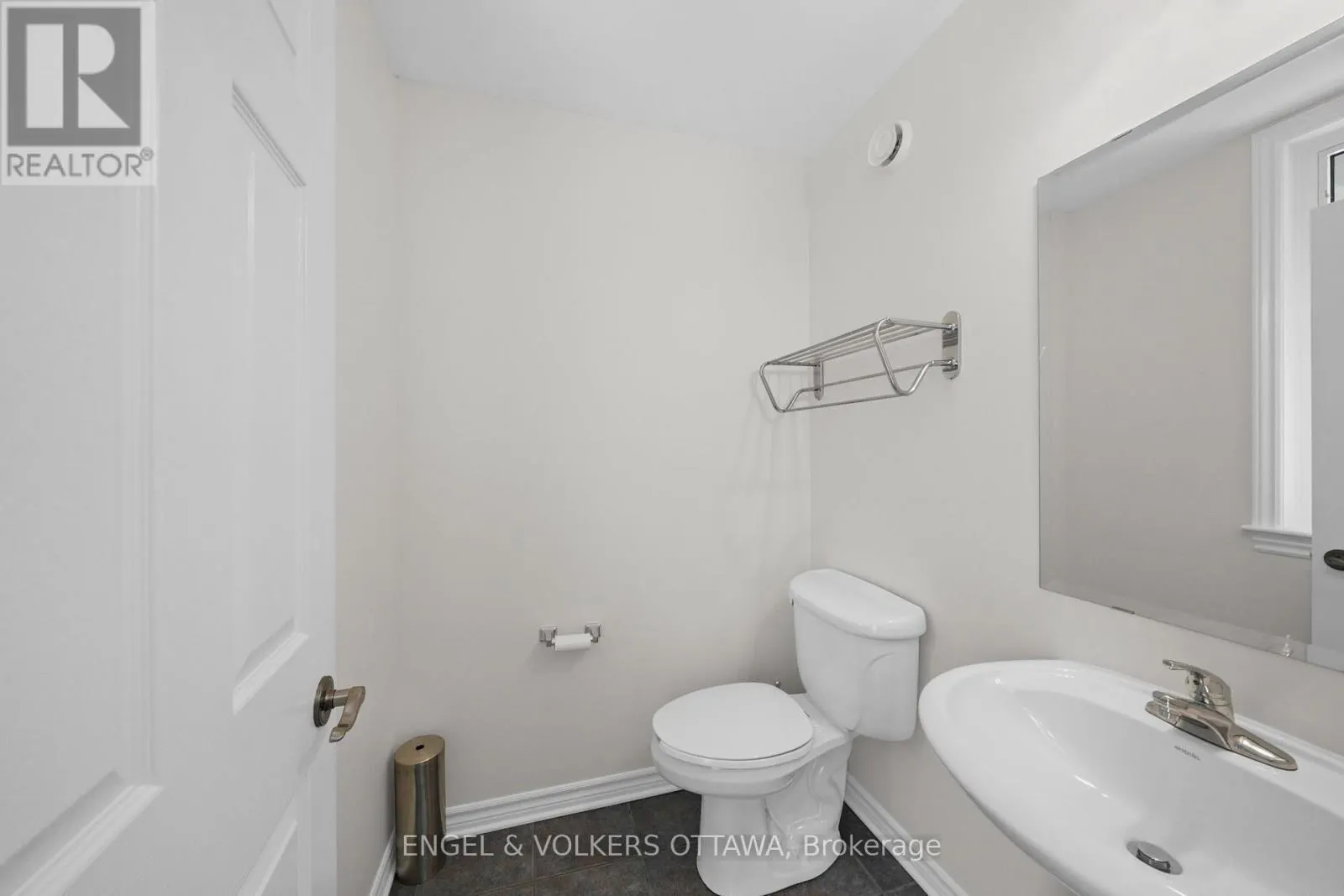 268 HORSESHOE CRESCENT
