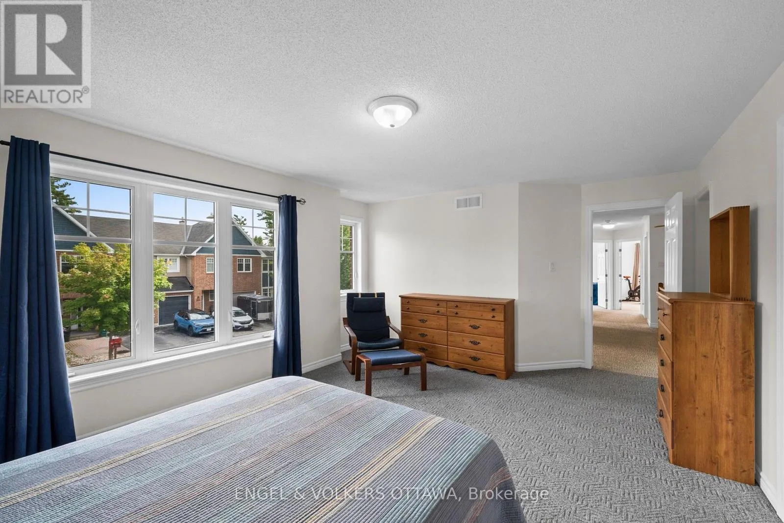 268 HORSESHOE CRESCENT