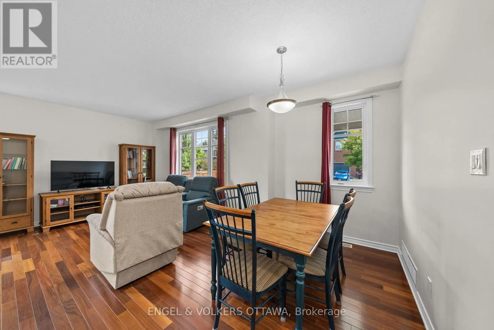 268 HORSESHOE CRESCENT