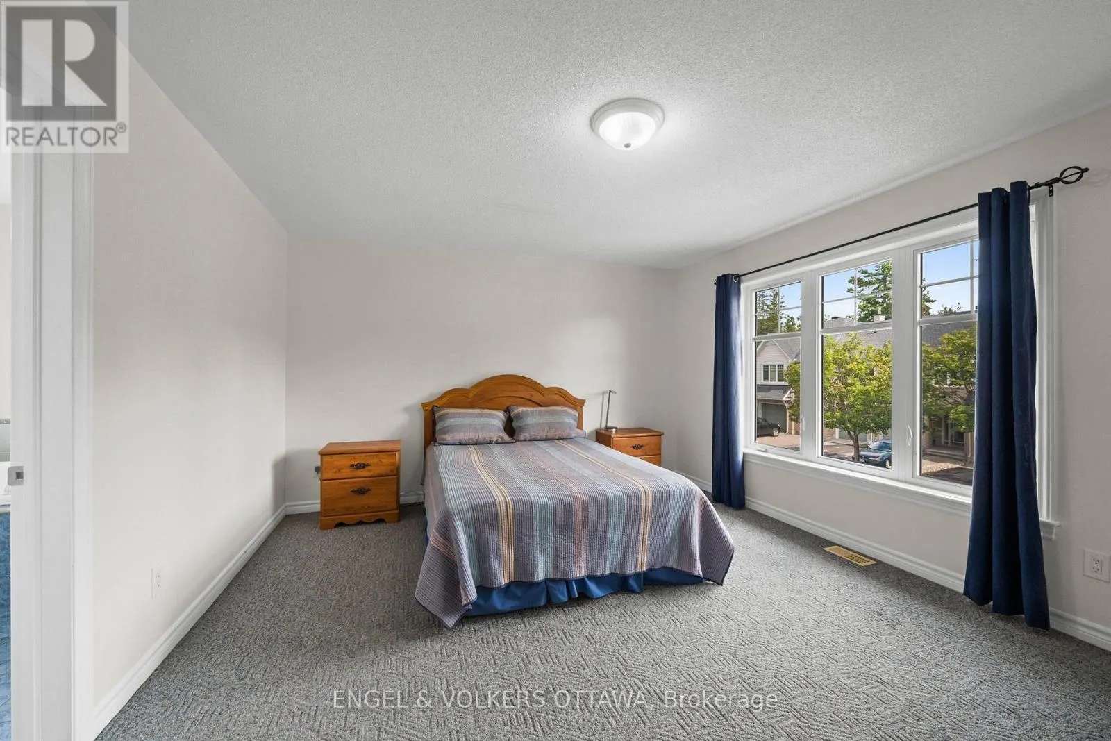 268 HORSESHOE CRESCENT