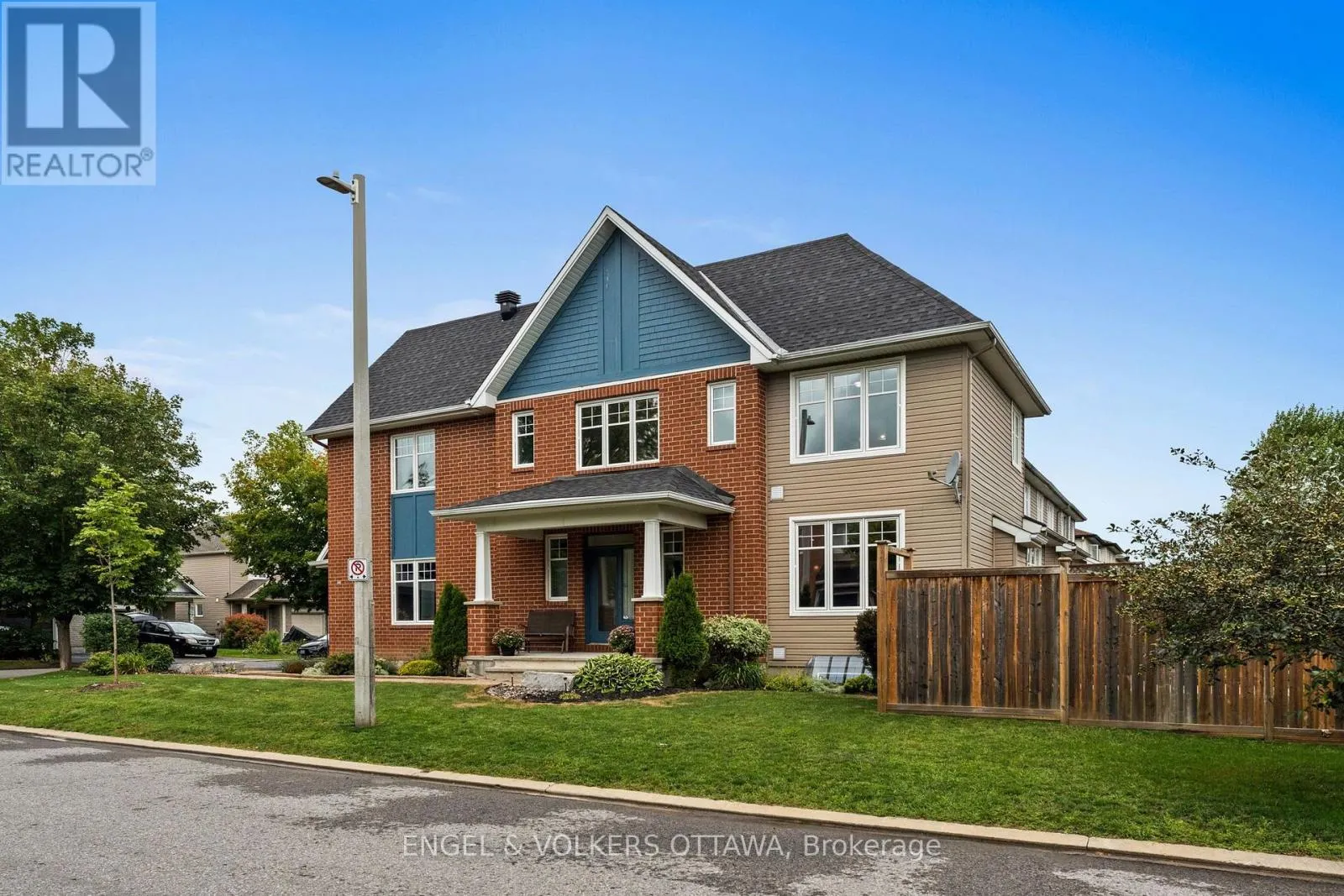 268 HORSESHOE CRESCENT