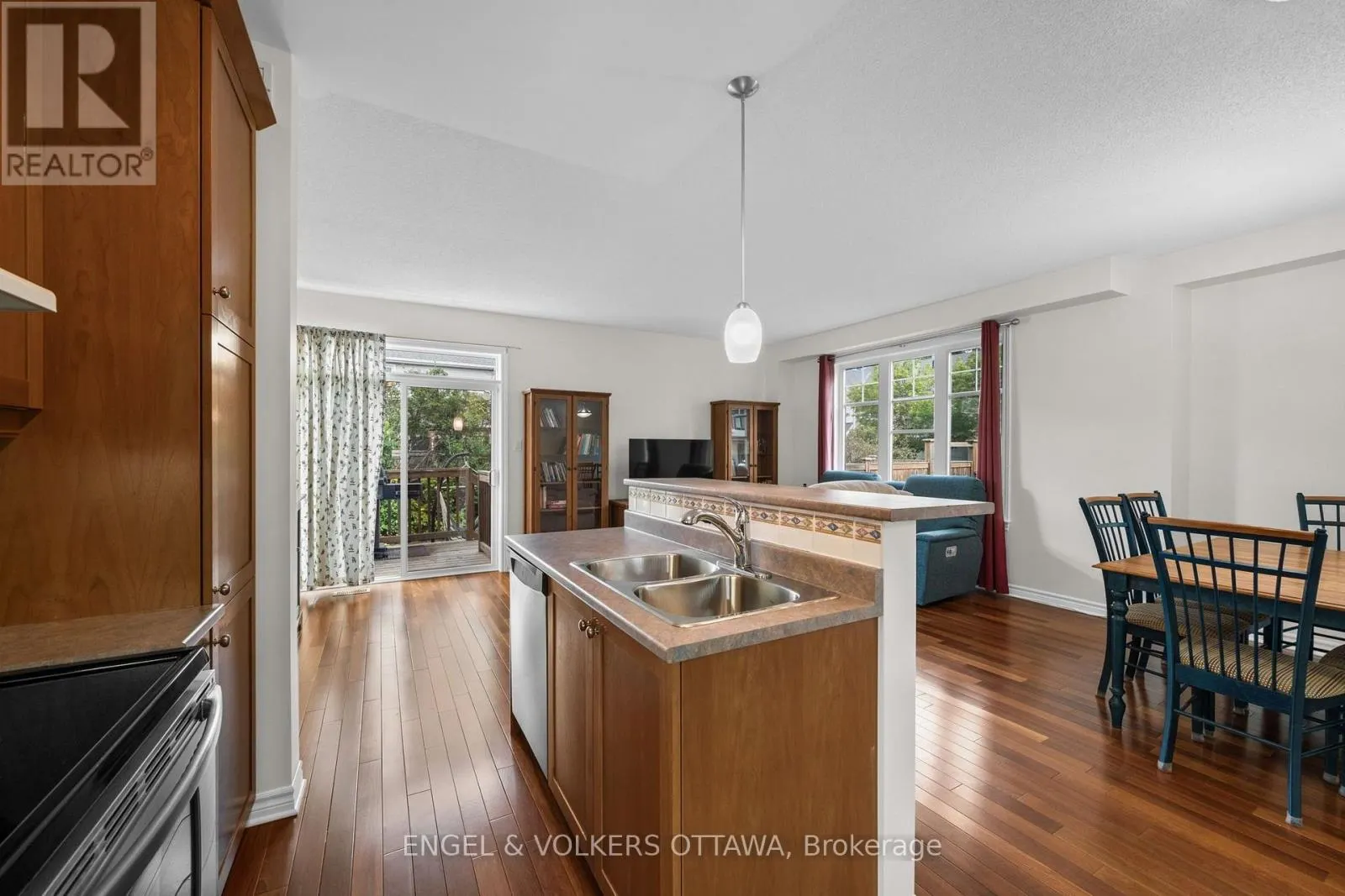 268 HORSESHOE CRESCENT