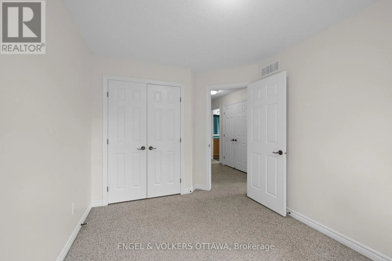 268 HORSESHOE CRESCENT