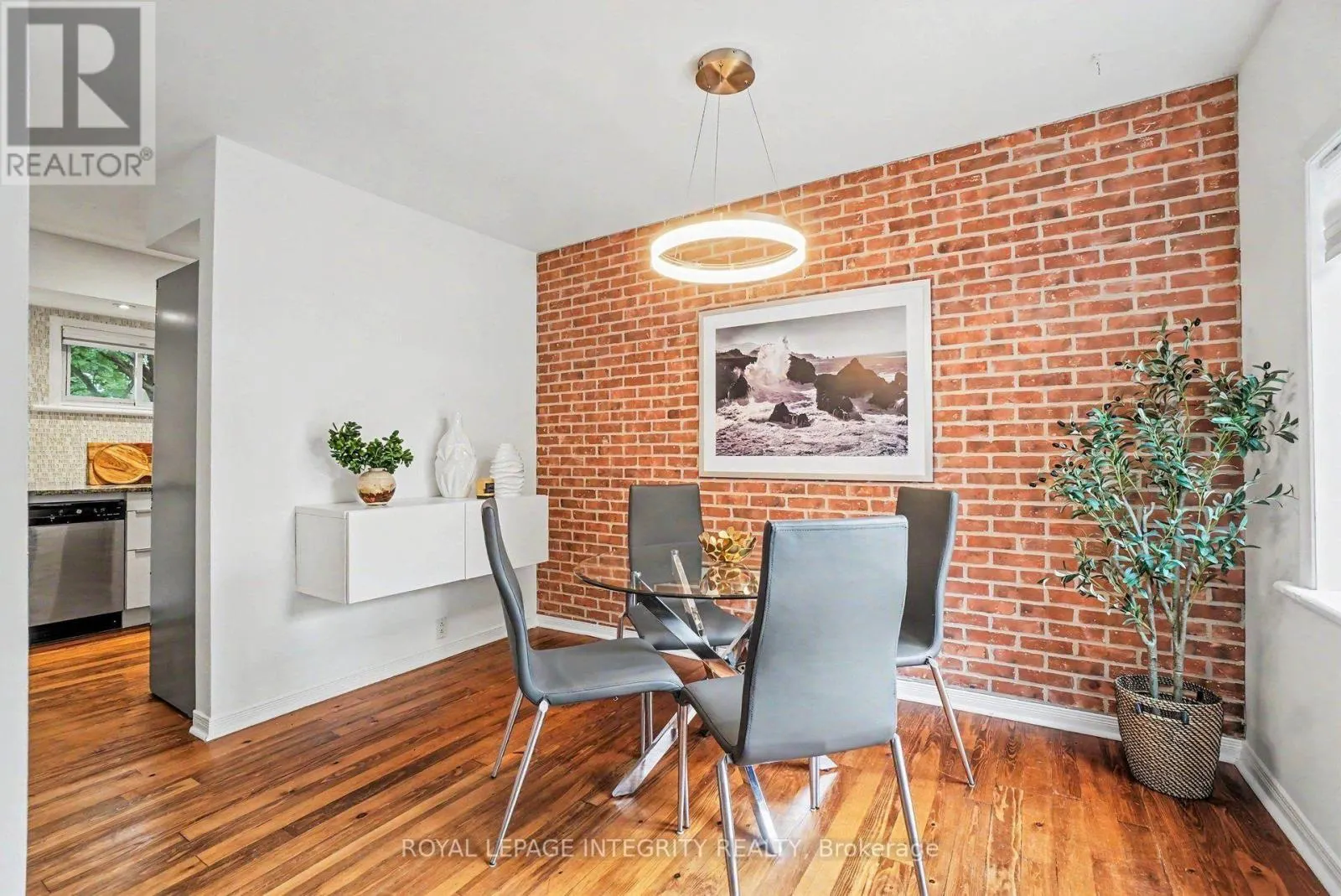 9 HOLMWOOD AVENUE