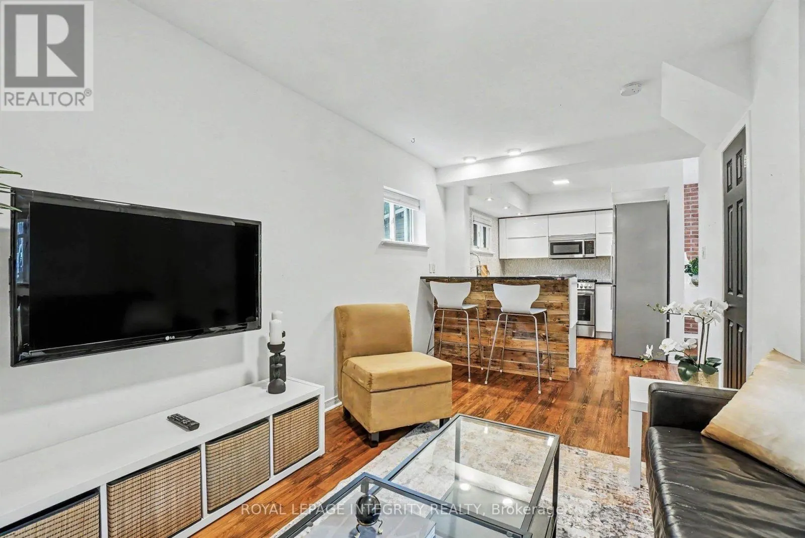 9 HOLMWOOD AVENUE