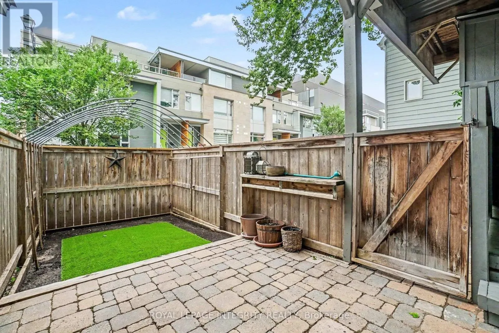 9 HOLMWOOD AVENUE