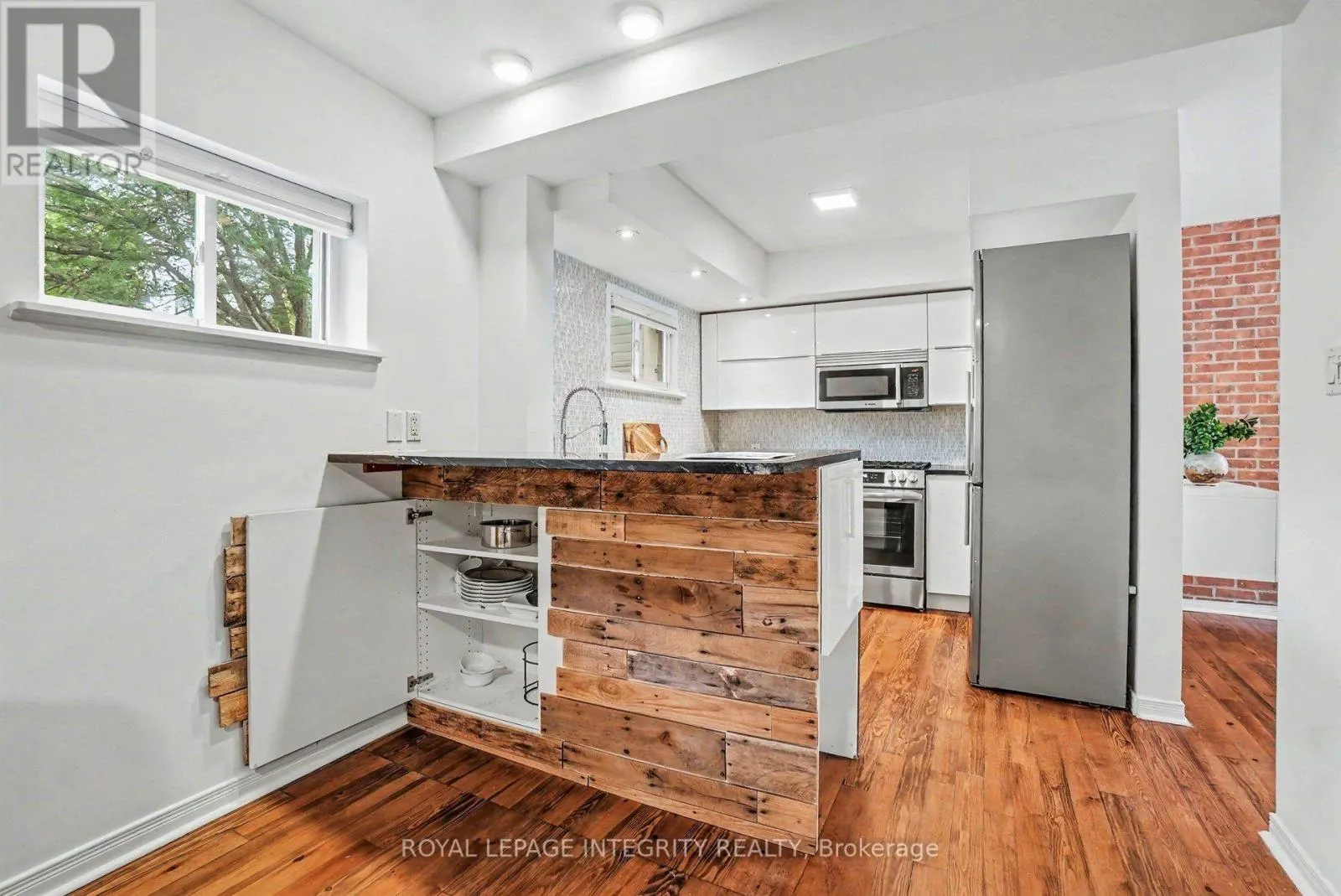 9 HOLMWOOD AVENUE
