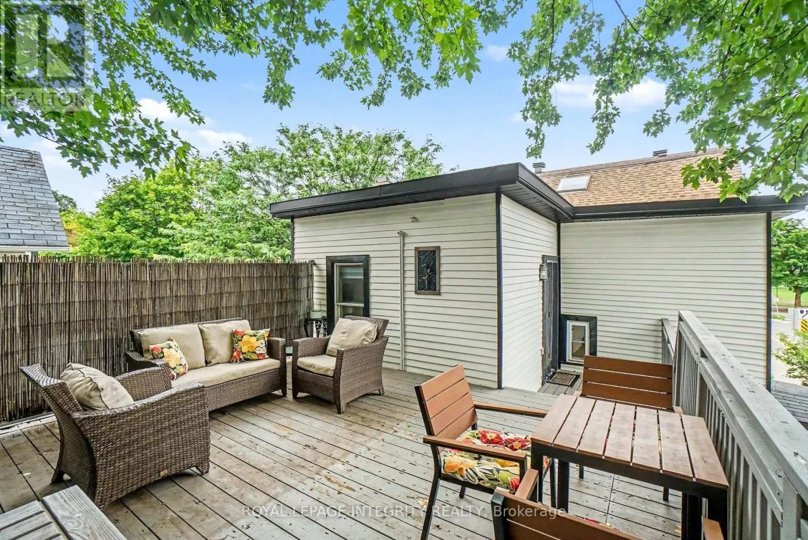9 HOLMWOOD AVENUE