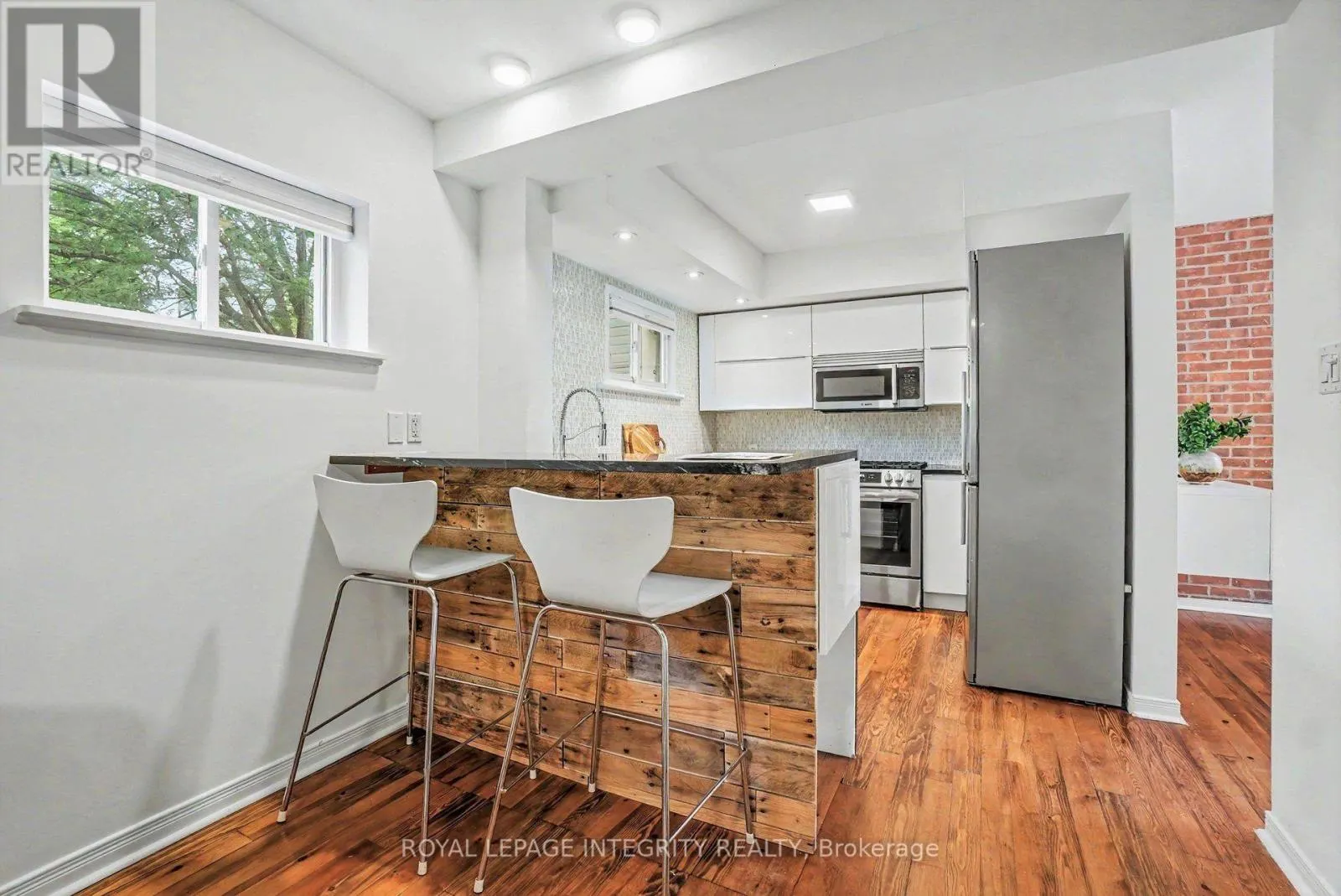 9 HOLMWOOD AVENUE